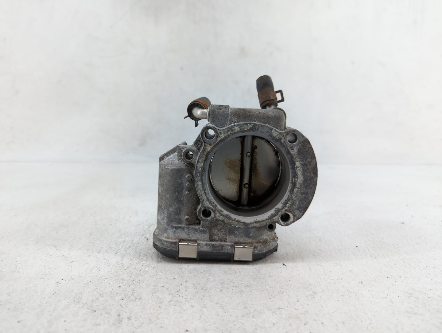 2011-2014 Hyundai Sonata Throttle Body P/N:35100-2G700 Fits Fits 2011 2012 2013 2014 2015 2016 OEM Used Auto Parts - Oemused