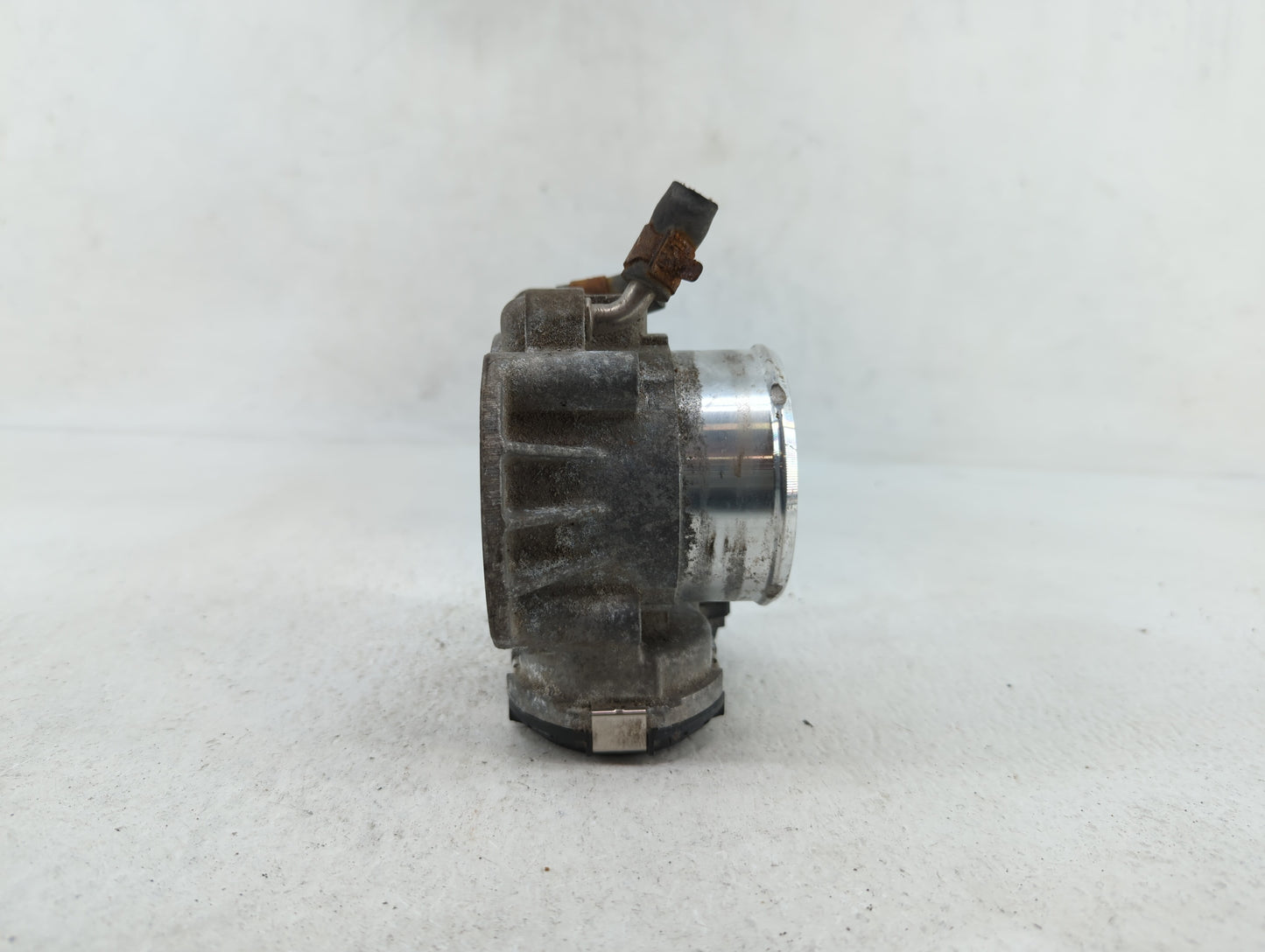 2011-2014 Hyundai Sonata Throttle Body P/N:35100-2G700 Fits Fits 2011 2012 2013 2014 2015 2016 OEM Used Auto Parts - Oemused