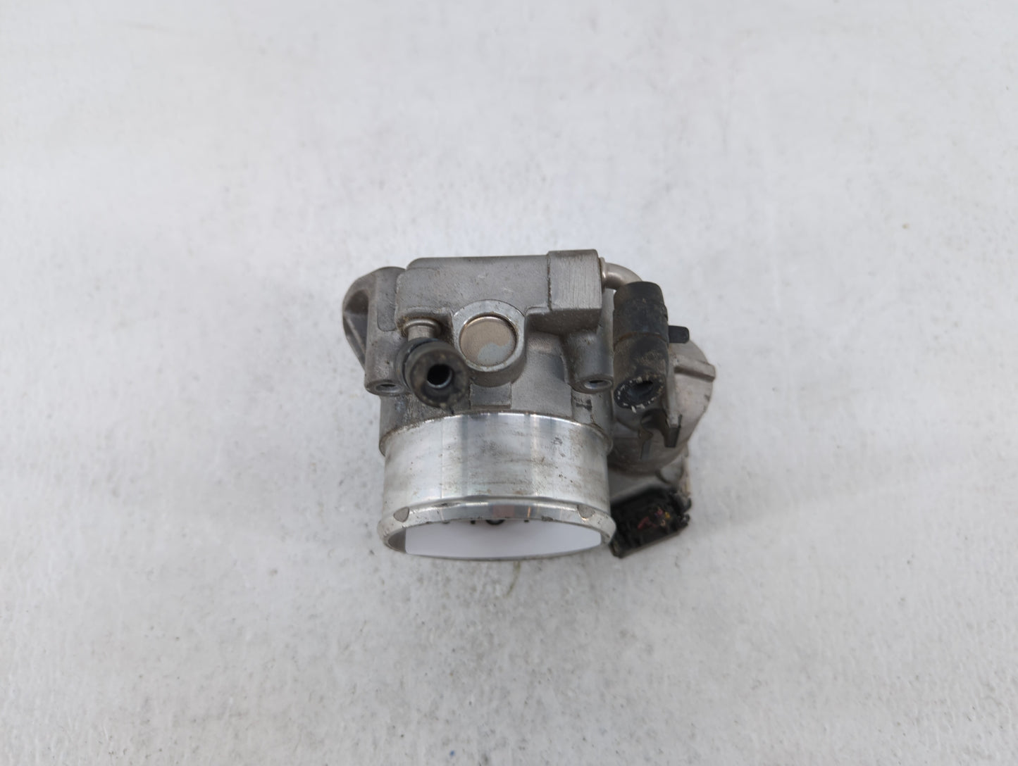 2011-2014 Hyundai Sonata Throttle Body P/N:35100-2G700 Fits Fits 2011 2012 2013 2014 2015 2016 OEM Used Auto Parts - Oemused