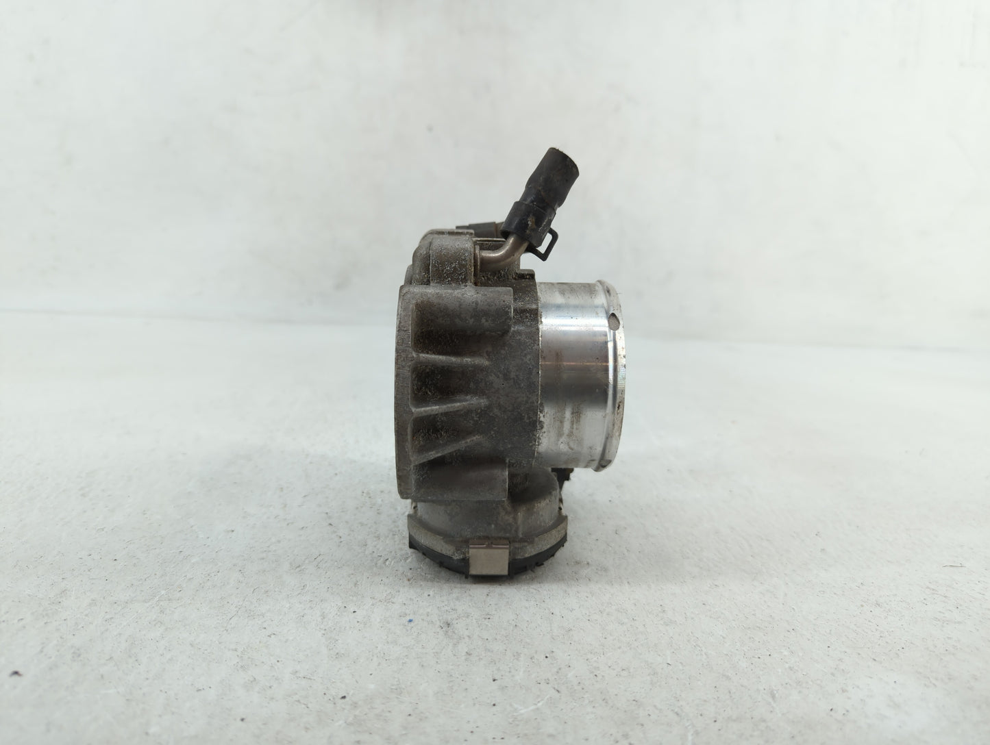 2011-2014 Hyundai Sonata Throttle Body P/N:35100-2G700 Fits Fits 2011 2012 2013 2014 2015 2016 OEM Used Auto Parts - Oemused