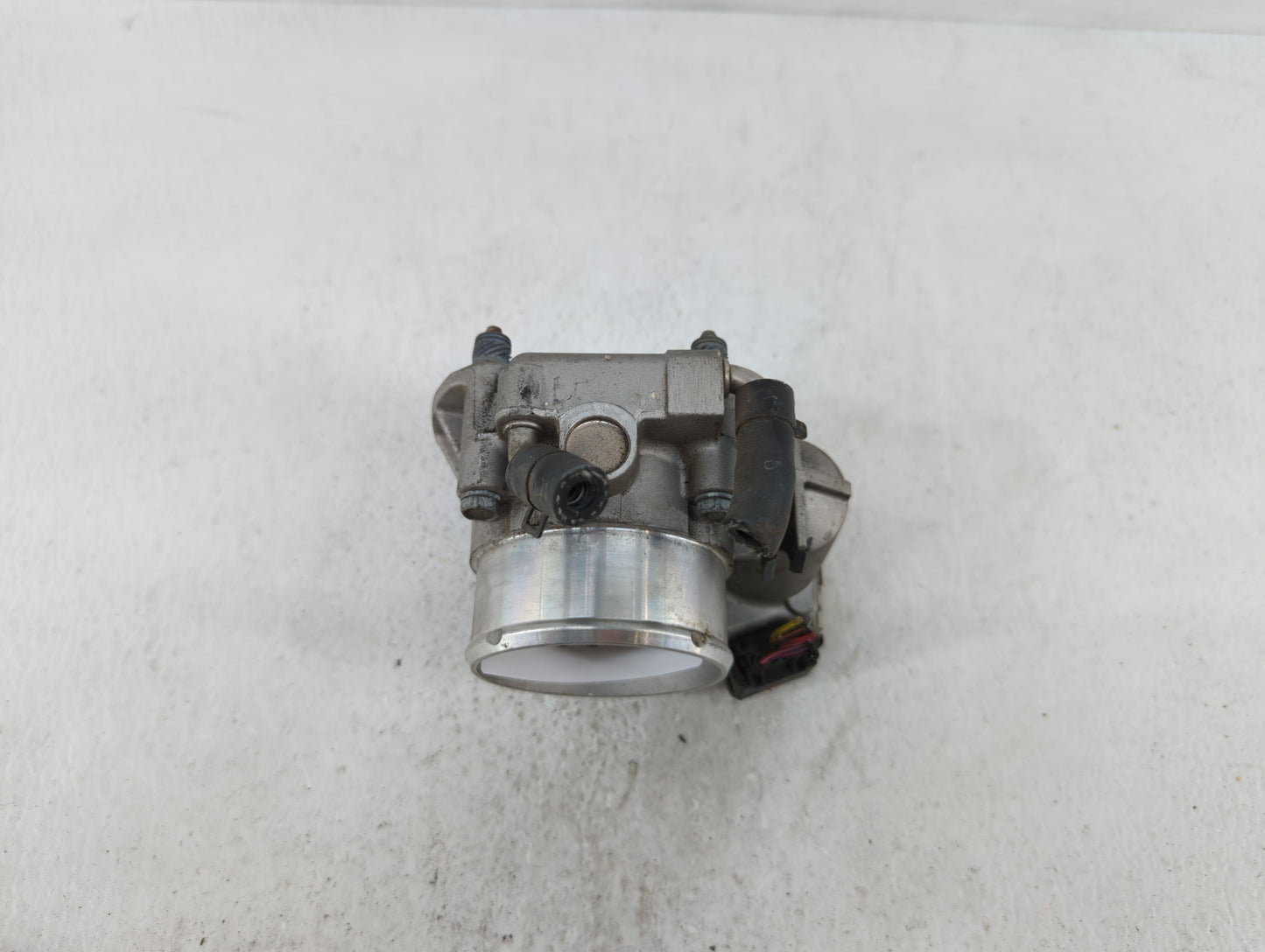 2011-2014 Hyundai Sonata Throttle Body P/N:35100-2G700 Fits Fits 2011 2012 2013 2014 2015 2016 OEM Used Auto Parts - Oemused
