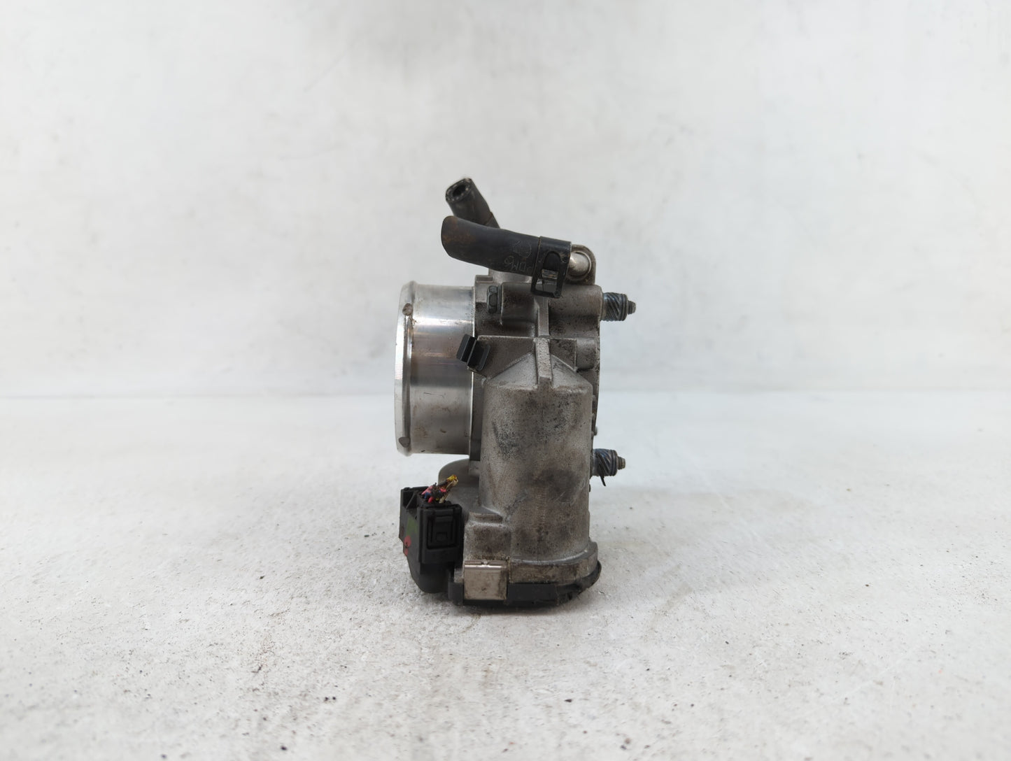 2011-2014 Hyundai Sonata Throttle Body P/N:35100-2G700 Fits Fits 2011 2012 2013 2014 2015 2016 OEM Used Auto Parts - Oemused