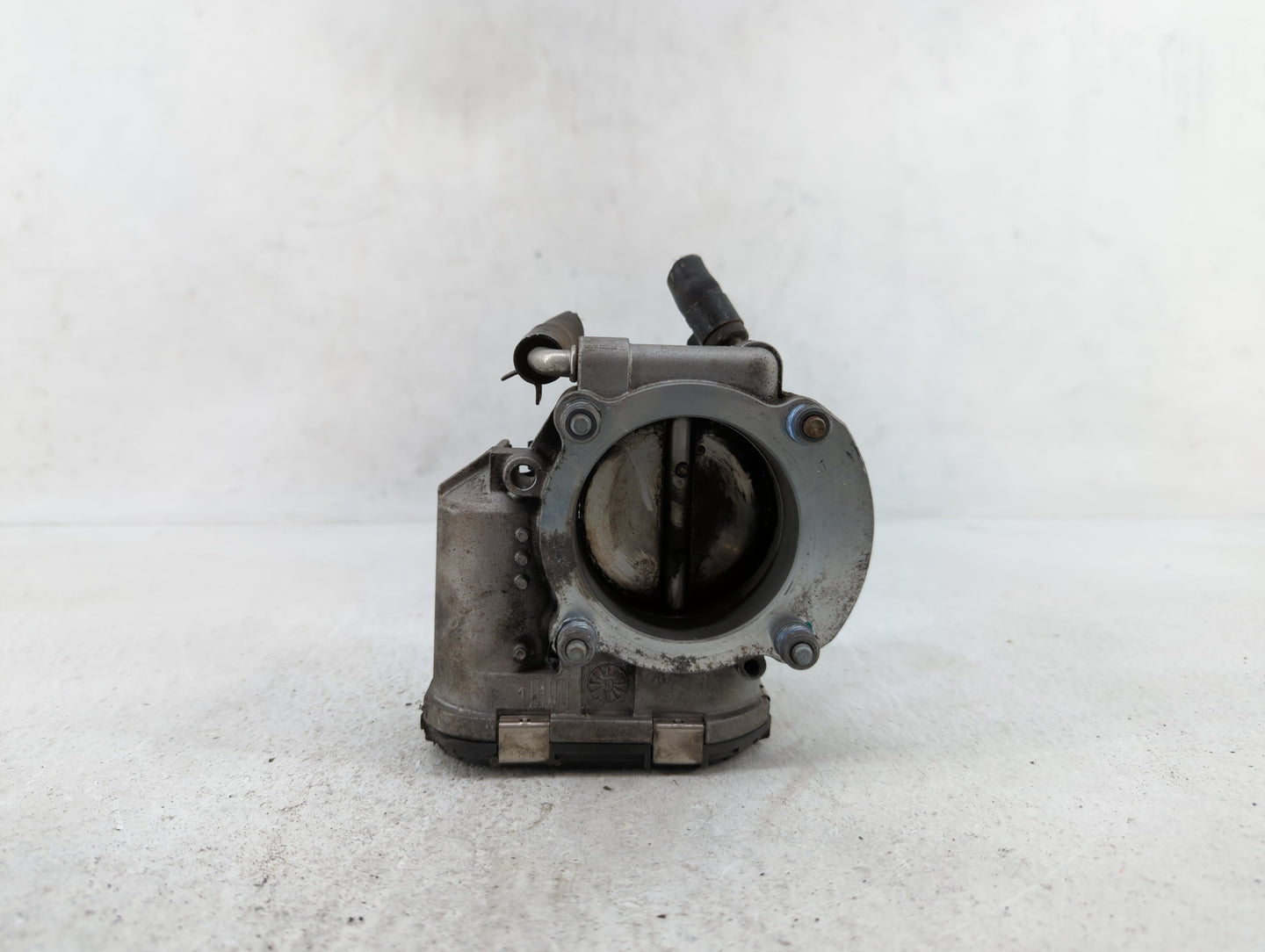 2011-2014 Hyundai Sonata Throttle Body P/N:35100-2G700 Fits Fits 2011 2012 2013 2014 2015 2016 OEM Used Auto Parts - Oemused
