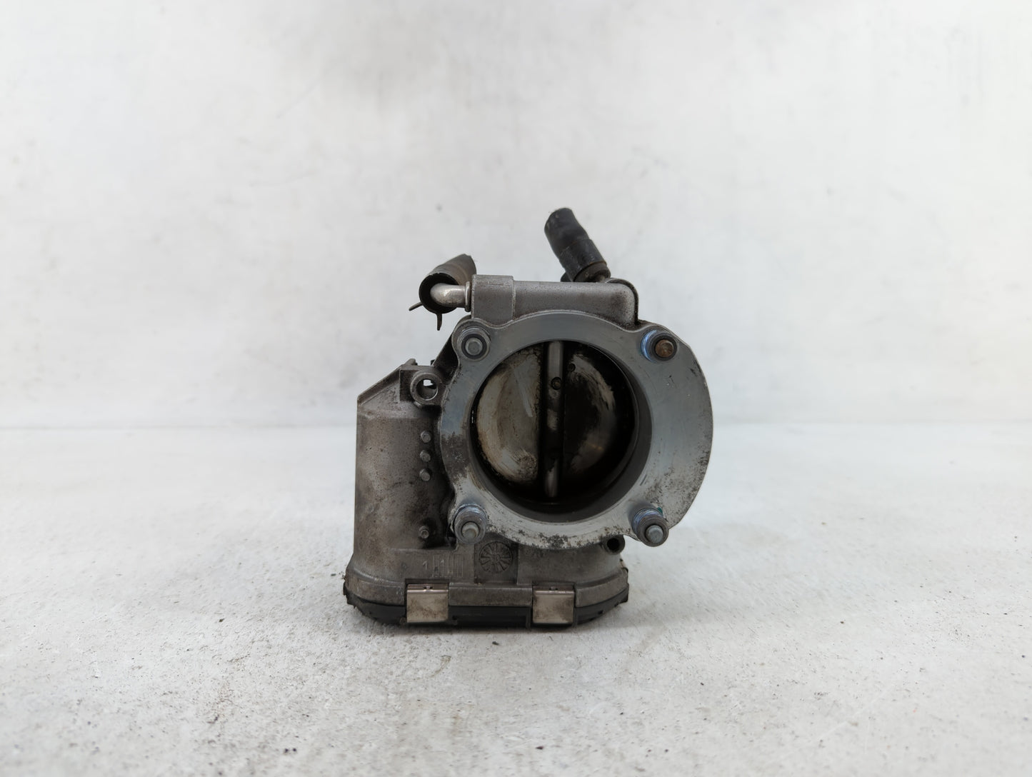 2011-2014 Hyundai Sonata Throttle Body P/N:35100-2G700 Fits Fits 2011 2012 2013 2014 2015 2016 OEM Used Auto Parts - Oemused