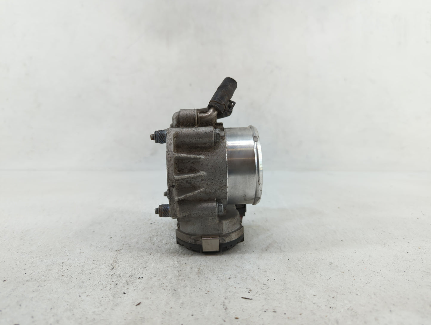 2011-2014 Hyundai Sonata Throttle Body P/N:35100-2G700 Fits Fits 2011 2012 2013 2014 2015 2016 OEM Used Auto Parts - Oemused