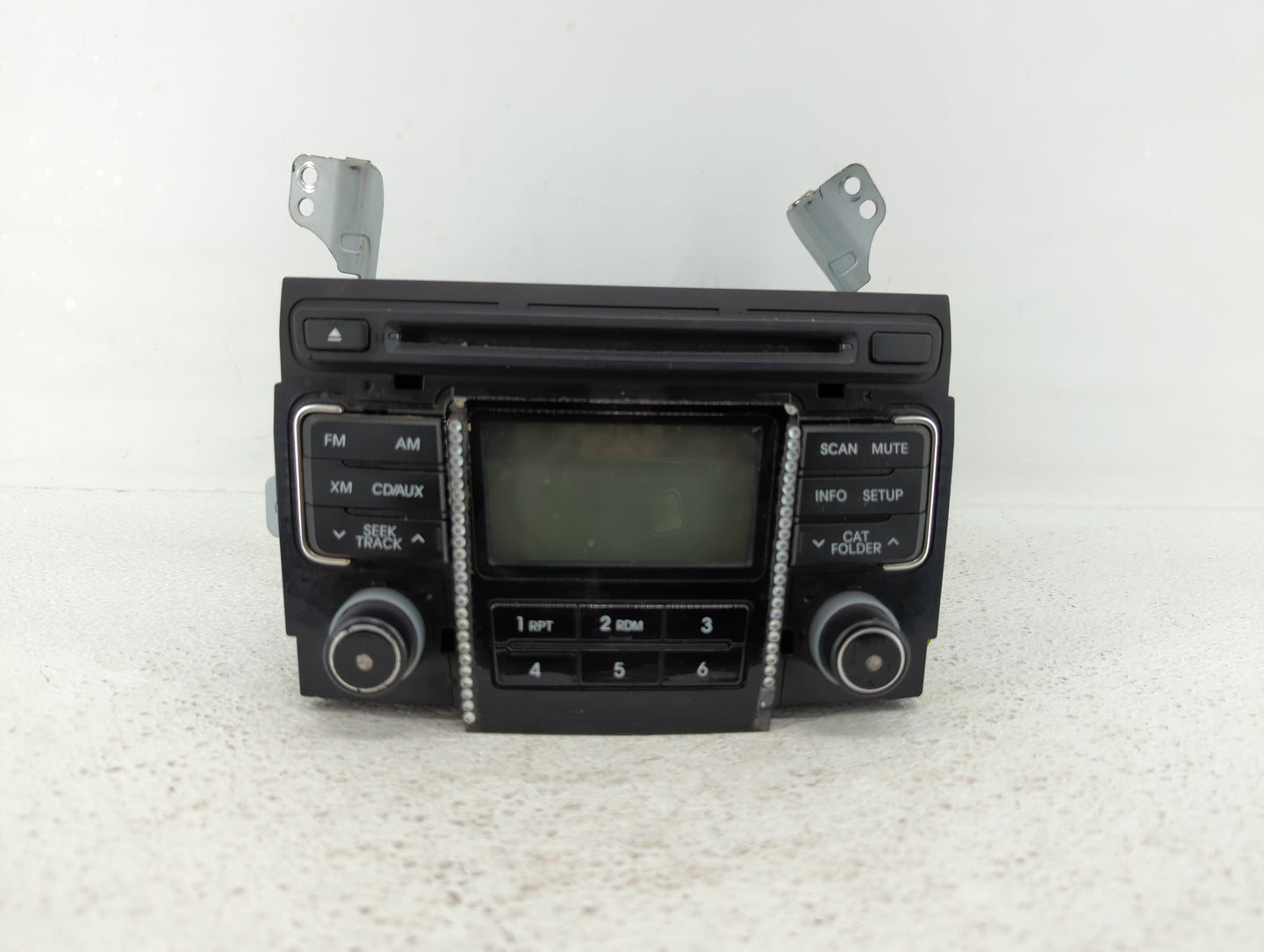 2011-2011 Hyundai Sonata Am Fm Cd Player Radio Receiver - Oemusedautoparts1.com