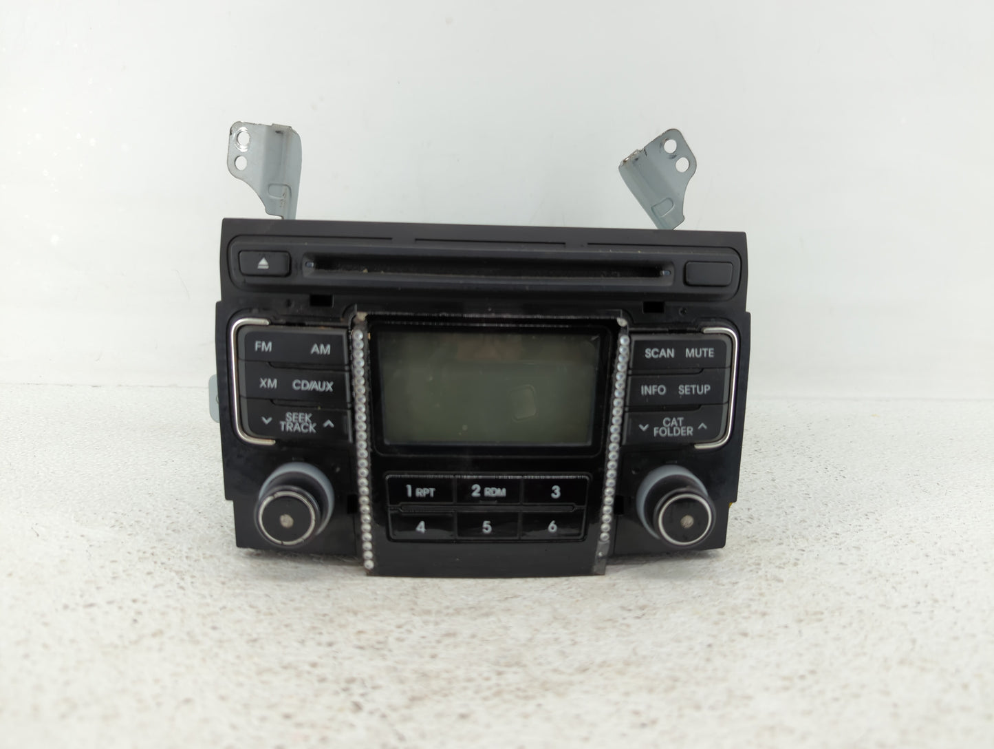 2011-2011 Hyundai Sonata Am Fm Cd Player Radio Receiver - Oemusedautoparts1.com