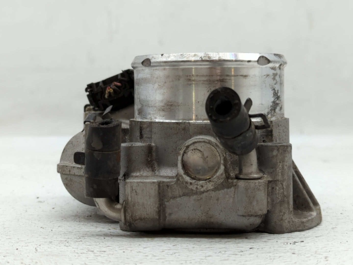2011-2014 Hyundai Sonata Throttle Body P/N:35100-2G700 Fits Fits 2011 2012 2013 2014 2015 2016 OEM Used Auto Parts - Oemused