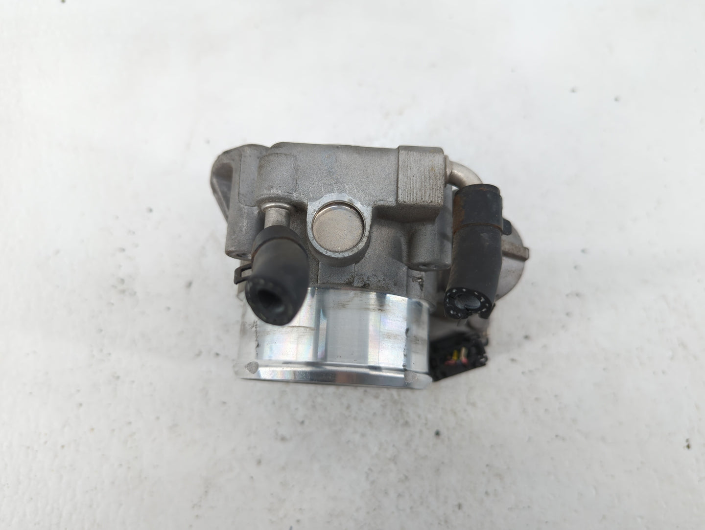 2011-2014 Hyundai Sonata Throttle Body P/N:35100-2G700 Fits Fits 2011 2012 2013 2014 2015 2016 OEM Used Auto Parts - Oemused