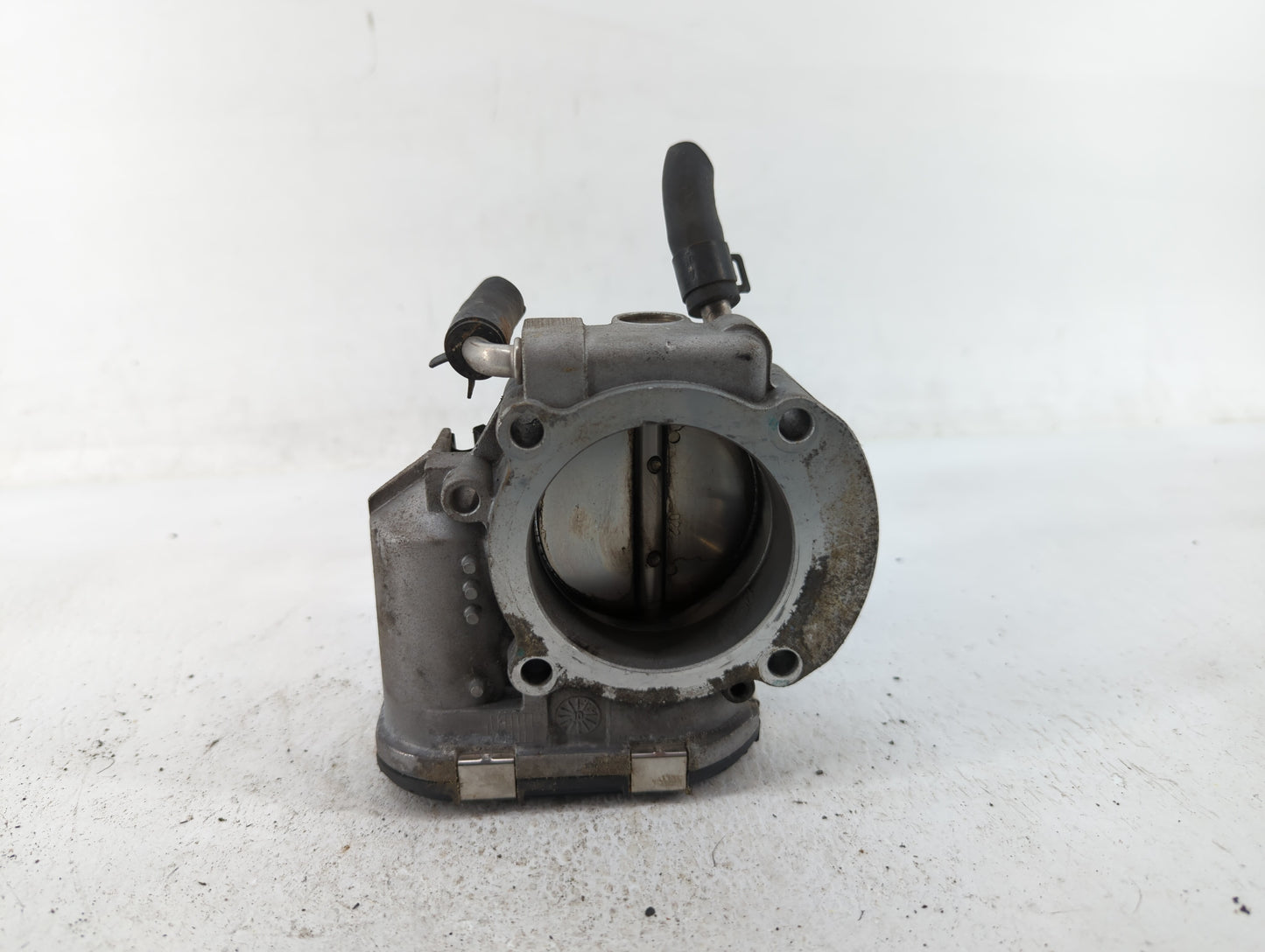 2011-2014 Hyundai Sonata Throttle Body P/N:35100-2G700 Fits Fits 2011 2012 2013 2014 2015 2016 OEM Used Auto Parts - Oemused
