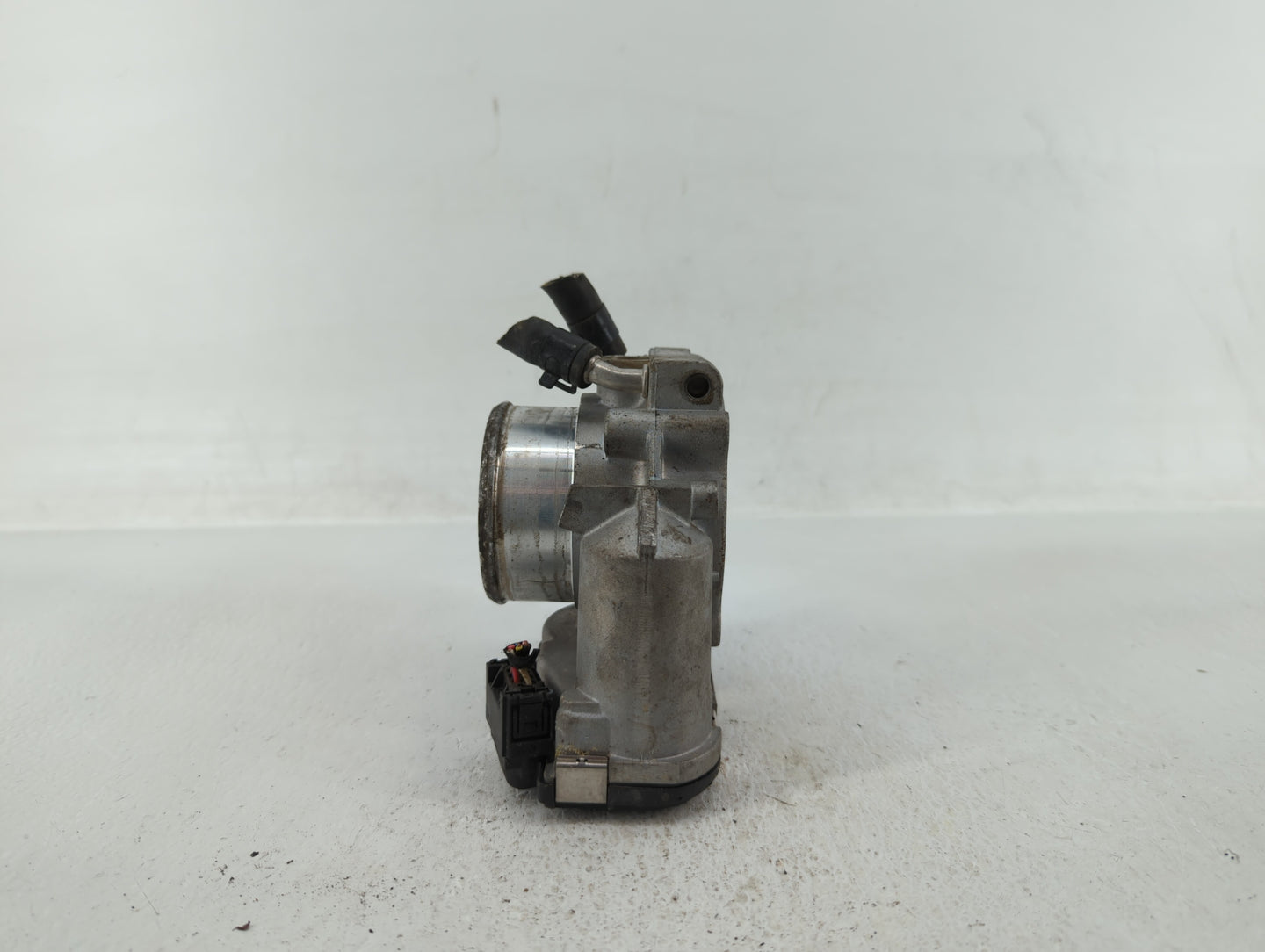 2011-2014 Hyundai Sonata Throttle Body P/N:22030-0T080 35100-2G710 Fits Fits 2011 2012 2013 2014 2015 2016 OEM Used Auto Par