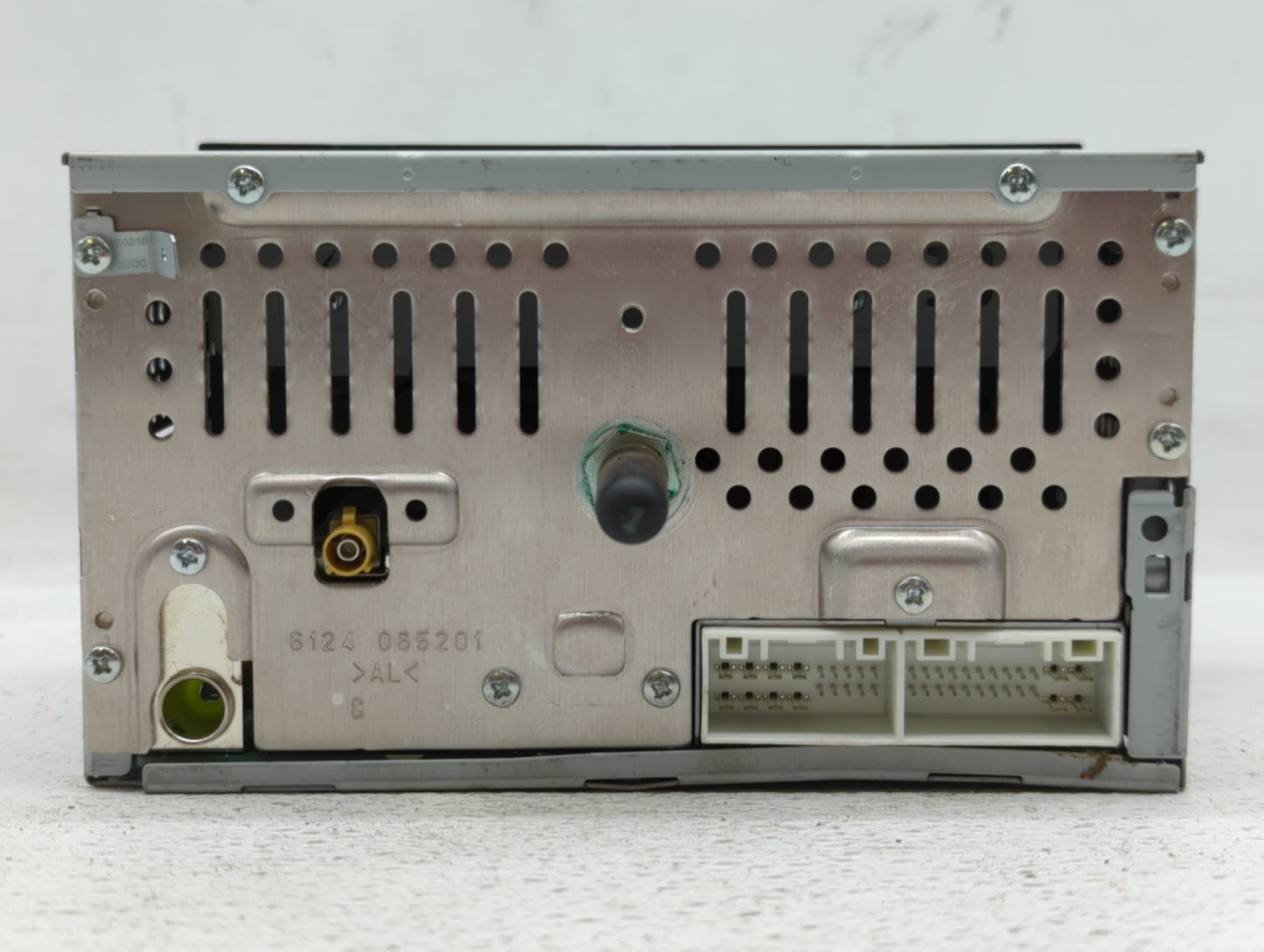 2011-2011 Hyundai Sonata Am Fm Cd Player Radio Receiver - Oemusedautoparts1.com