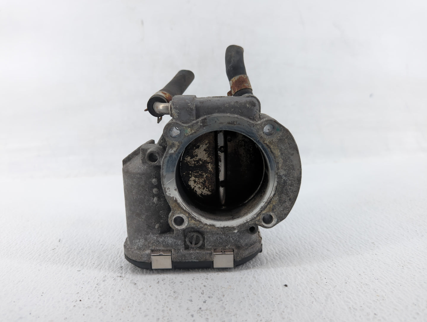 2011-2014 Hyundai Sonata Throttle Body P/N:35100-2G700 Fits Fits 2011 2012 2013 2014 2015 2016 OEM Used Auto Parts - Oemused