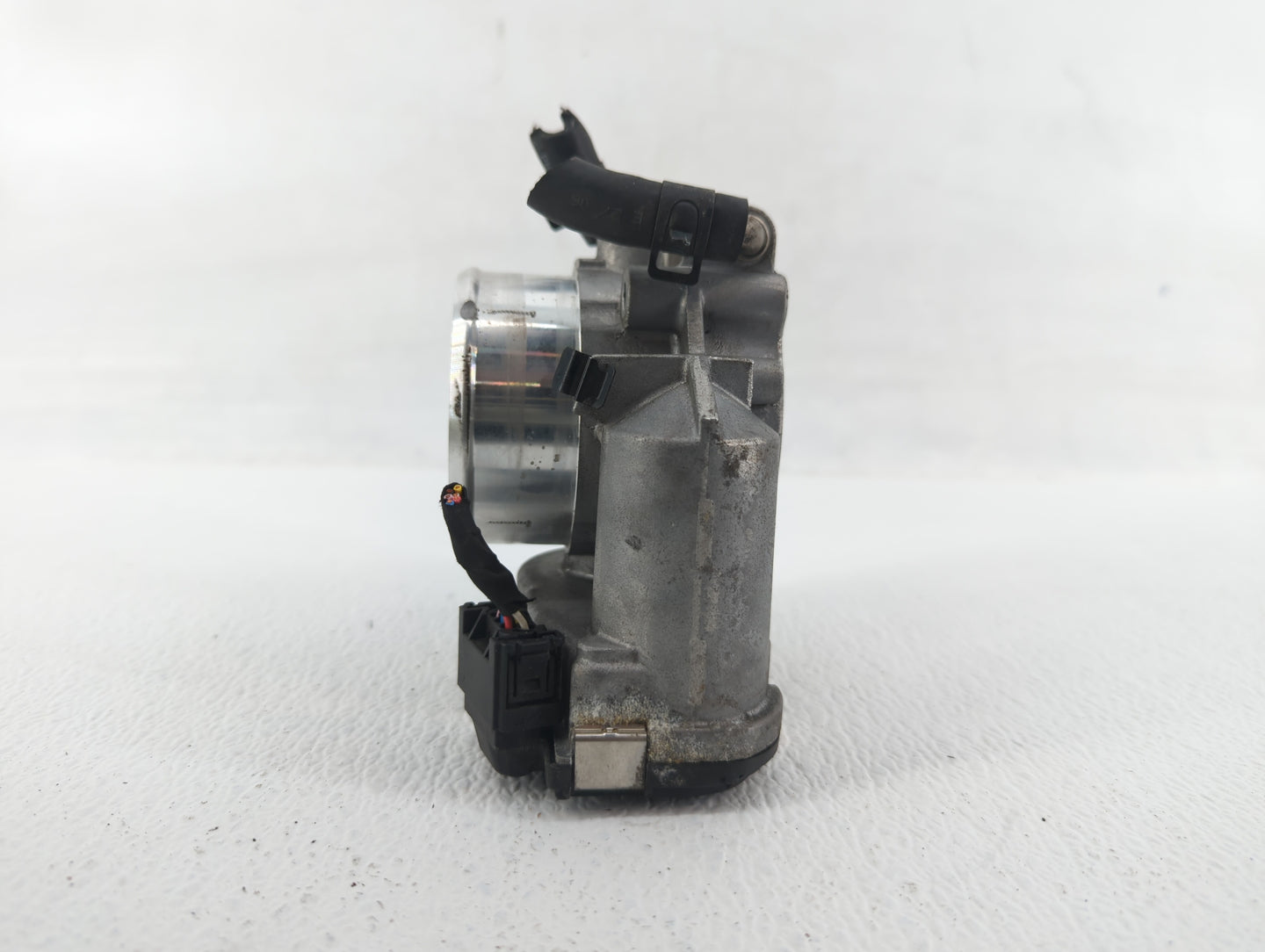 2011-2014 Hyundai Sonata Throttle Body P/N:35100-2G700 Fits Fits 2011 2012 2013 2014 2015 2016 OEM Used Auto Parts - Oemused