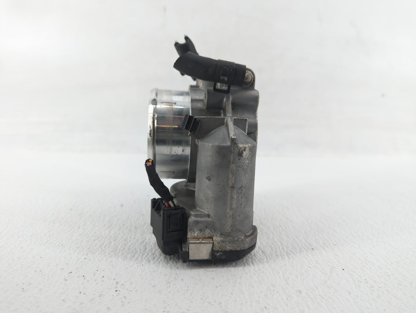 2011-2014 Hyundai Sonata Throttle Body P/N:35100-2G700 Fits Fits 2011 2012 2013 2014 2015 2016 OEM Used Auto Parts - Oemused