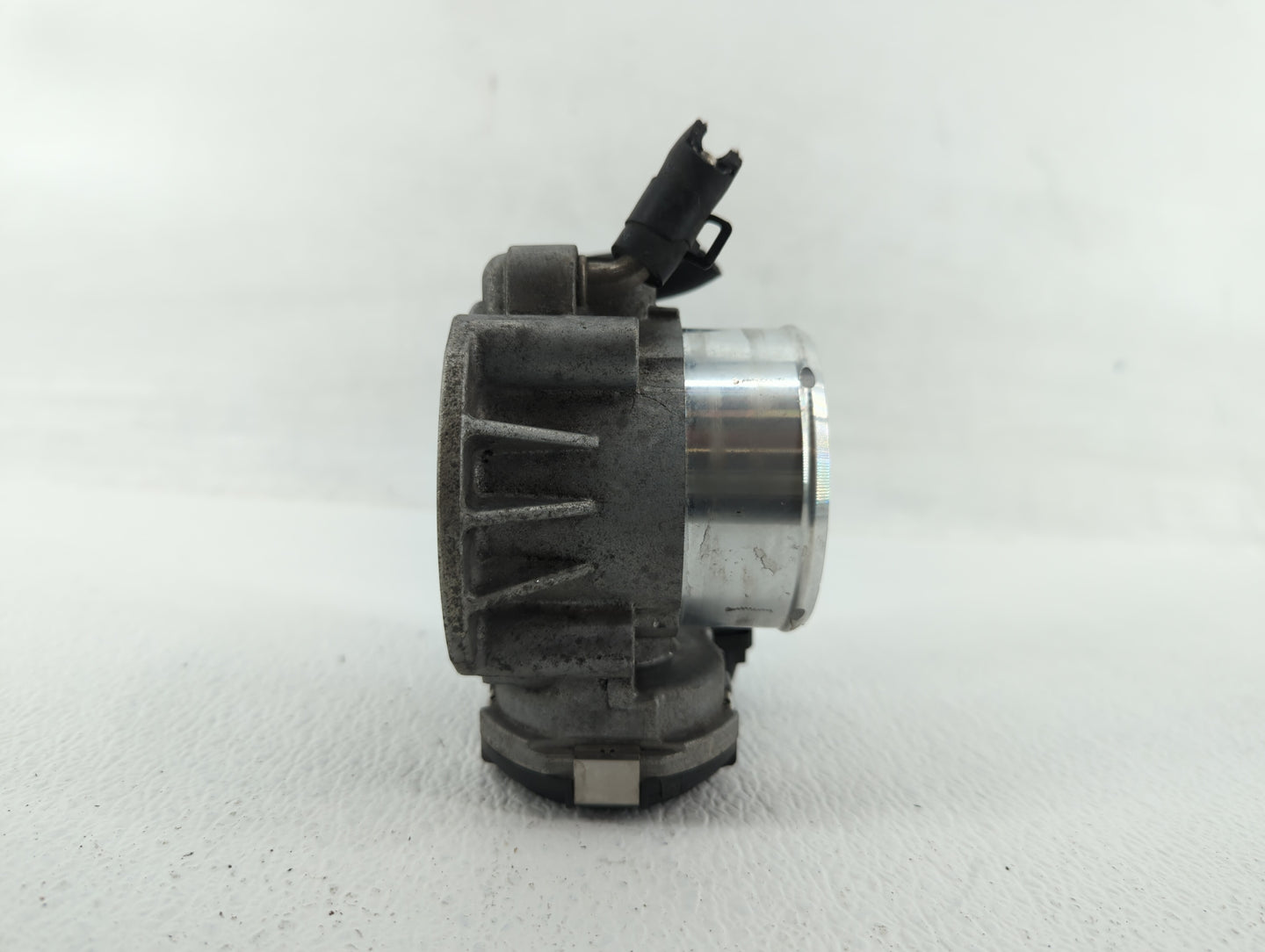 2011-2014 Hyundai Sonata Throttle Body P/N:35100-2G700 Fits Fits 2011 2012 2013 2014 2015 2016 OEM Used Auto Parts - Oemused