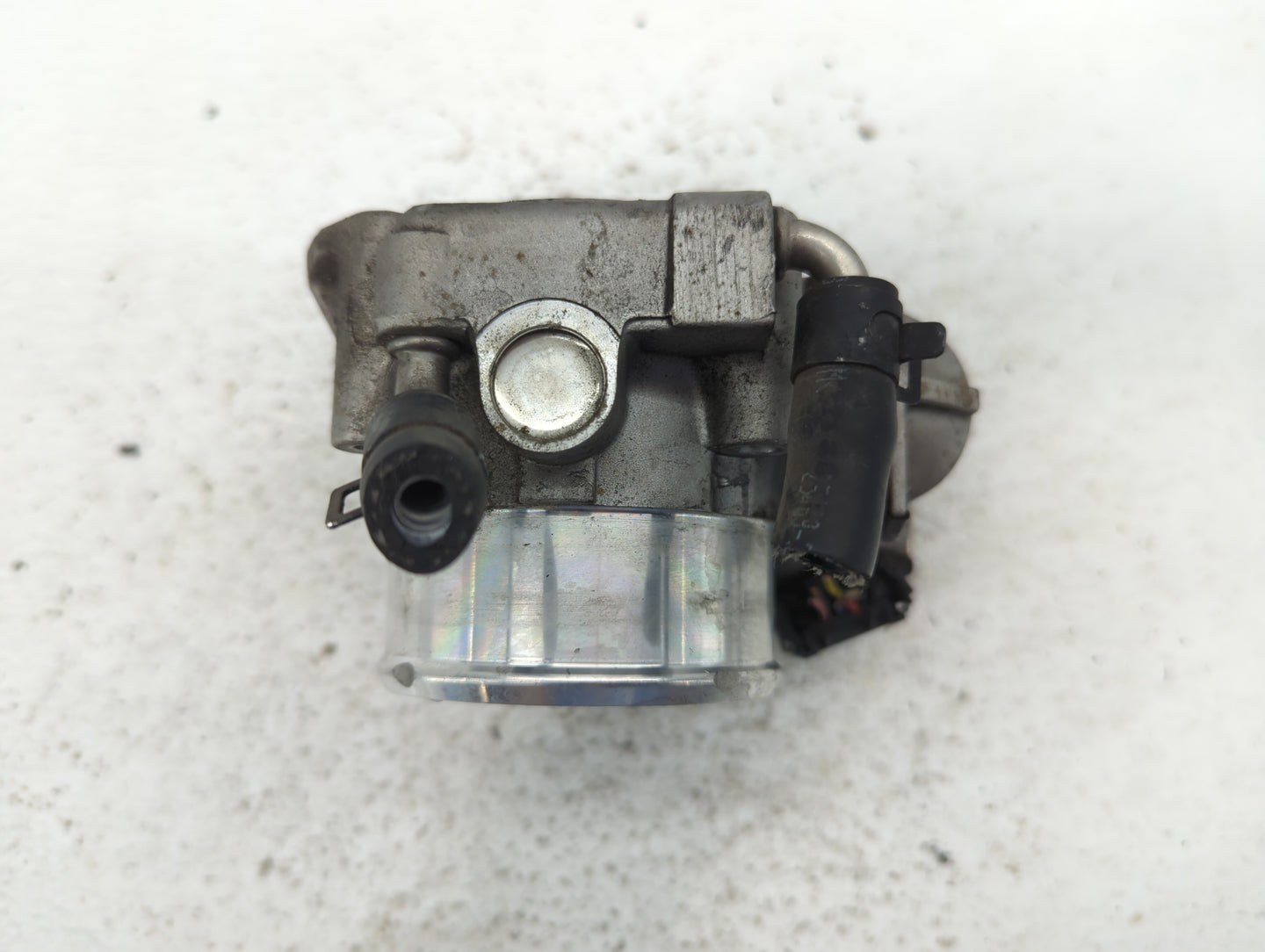 2011-2014 Hyundai Sonata Throttle Body P/N:35100-2G700 Fits Fits 2011 2012 2013 2014 2015 2016 OEM Used Auto Parts - Oemused