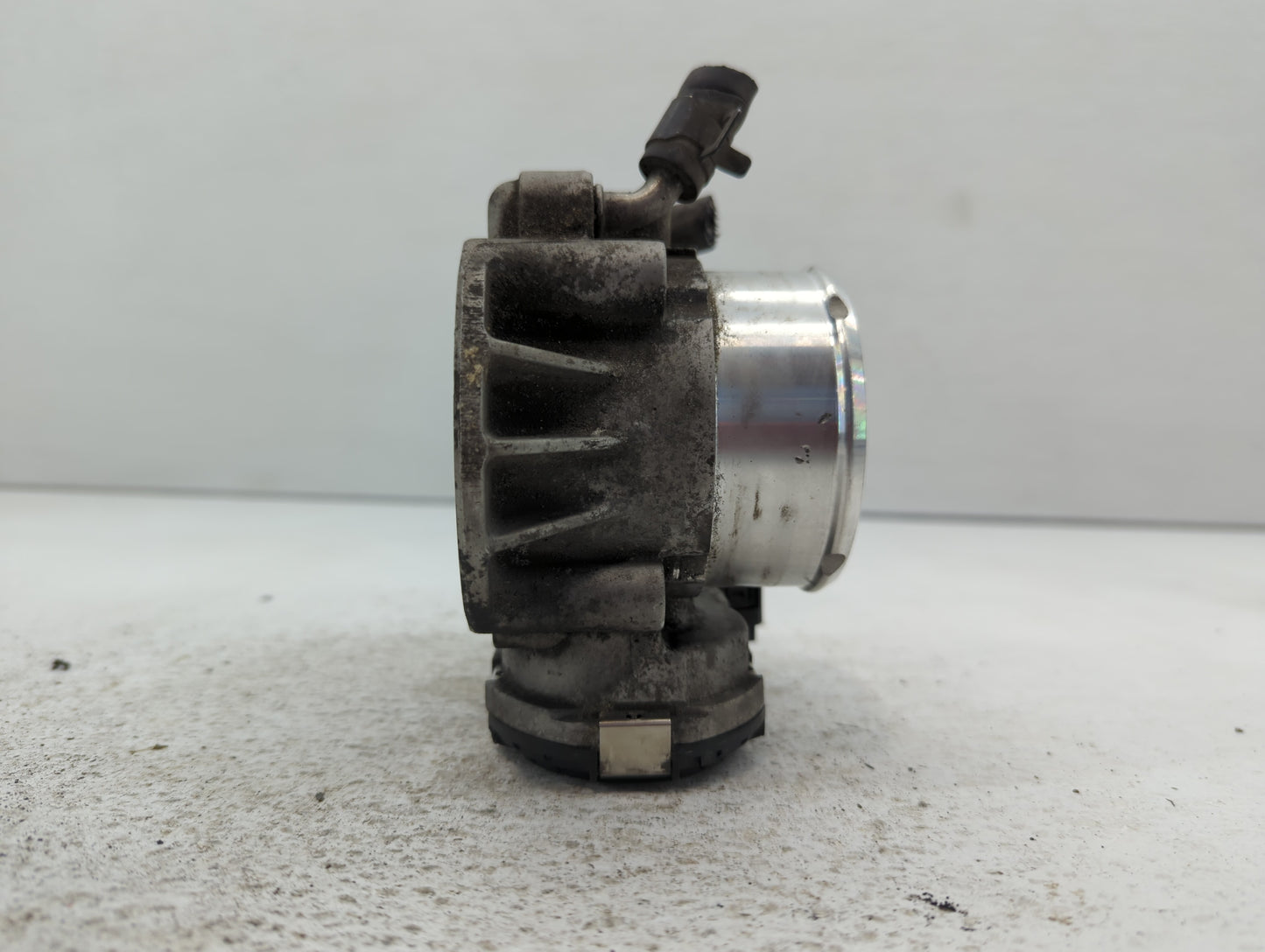 2011-2014 Hyundai Sonata Throttle Body P/N:35100-2G700 Fits Fits 2011 2012 2013 2014 2015 2016 OEM Used Auto Parts - Oemused