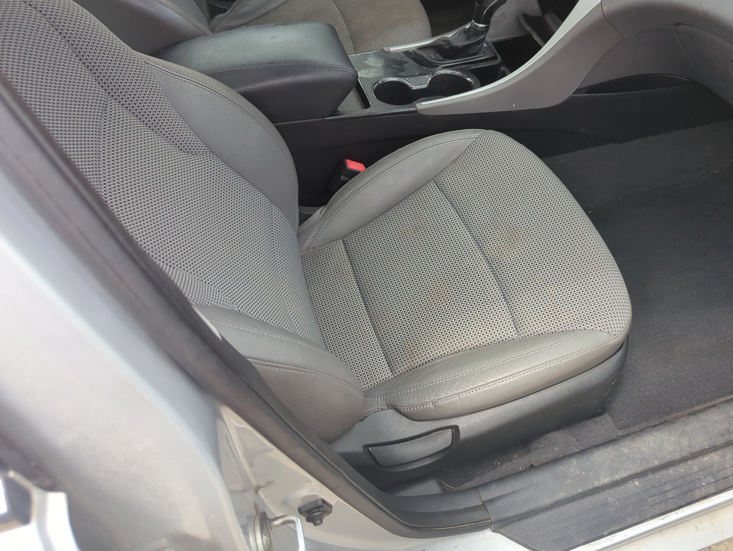 2011-2012 Hyundai Sonata Passenger Front Seat Oem - Oemusedautoparts1.com