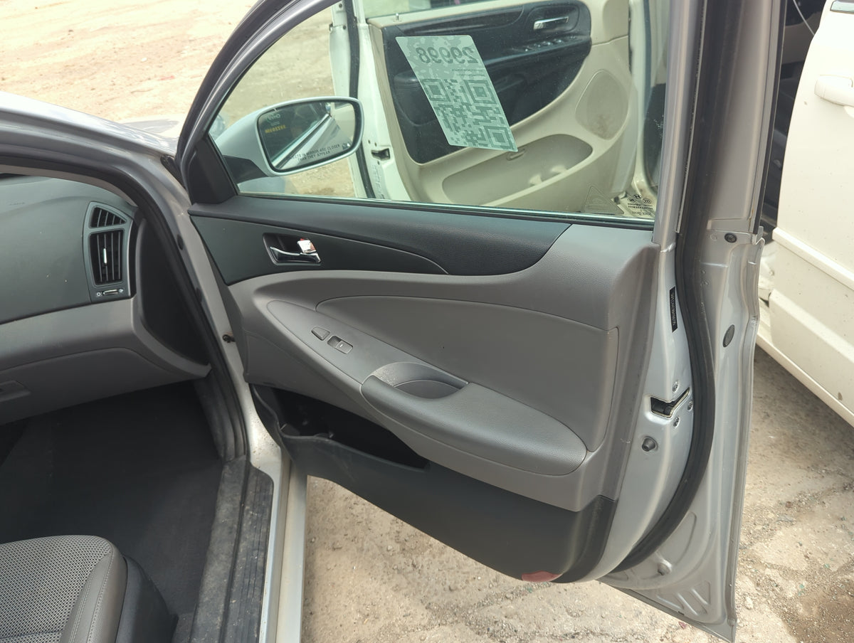 2011 Hyundai Sonata Front Right Passenger Interior Door Panel Trim 5018741 - Oemusedautoparts1.com