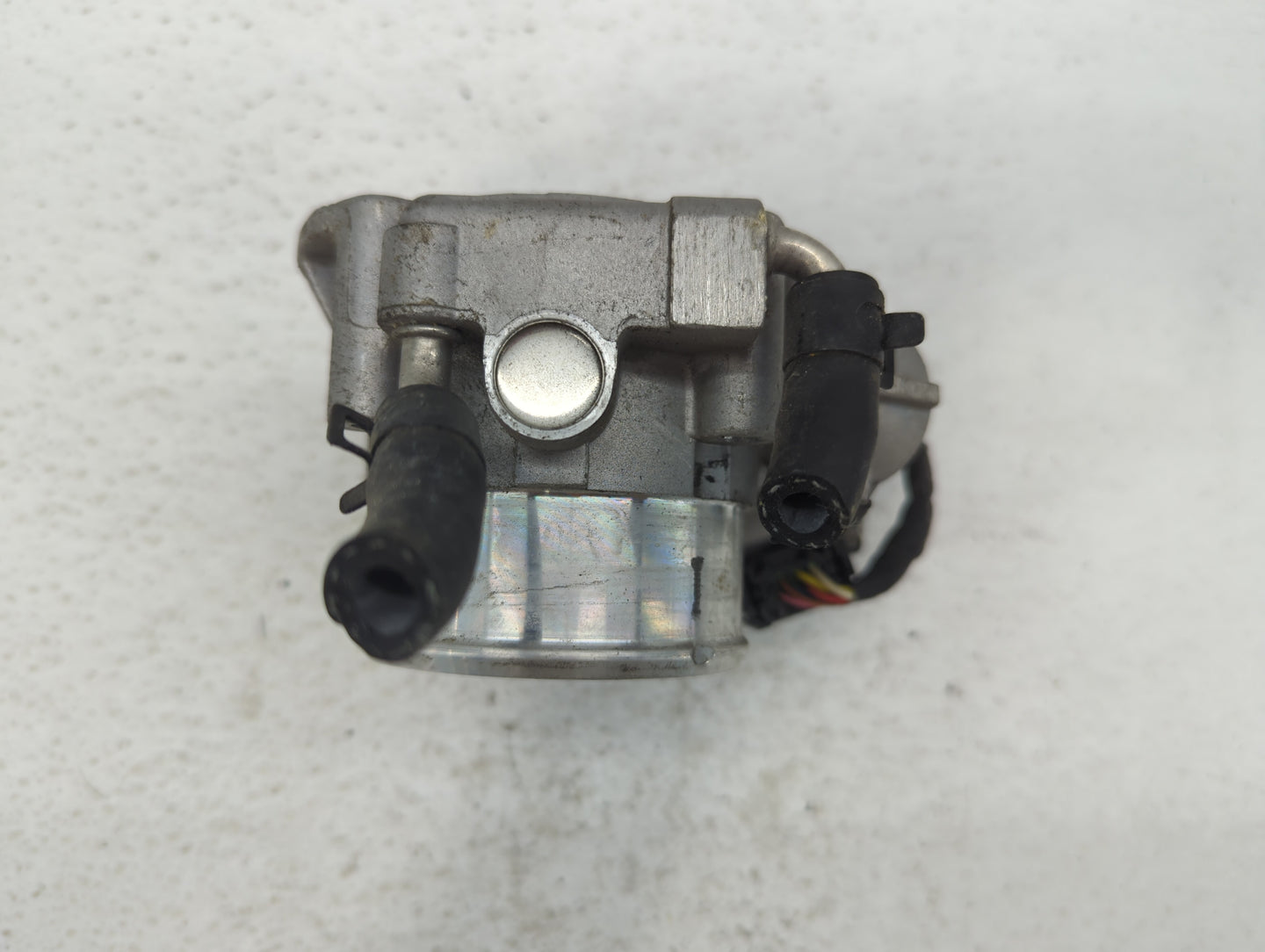 2011-2014 Hyundai Sonata Throttle Body P/N:35100-2G700 Fits Fits 2011 2012 2013 2014 2015 2016 OEM Used Auto Parts - Oemused