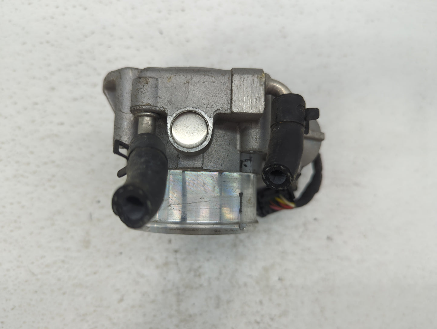 2011-2014 Hyundai Sonata Throttle Body P/N:35100-2G700 Fits Fits 2011 2012 2013 2014 2015 2016 OEM Used Auto Parts - Oemused