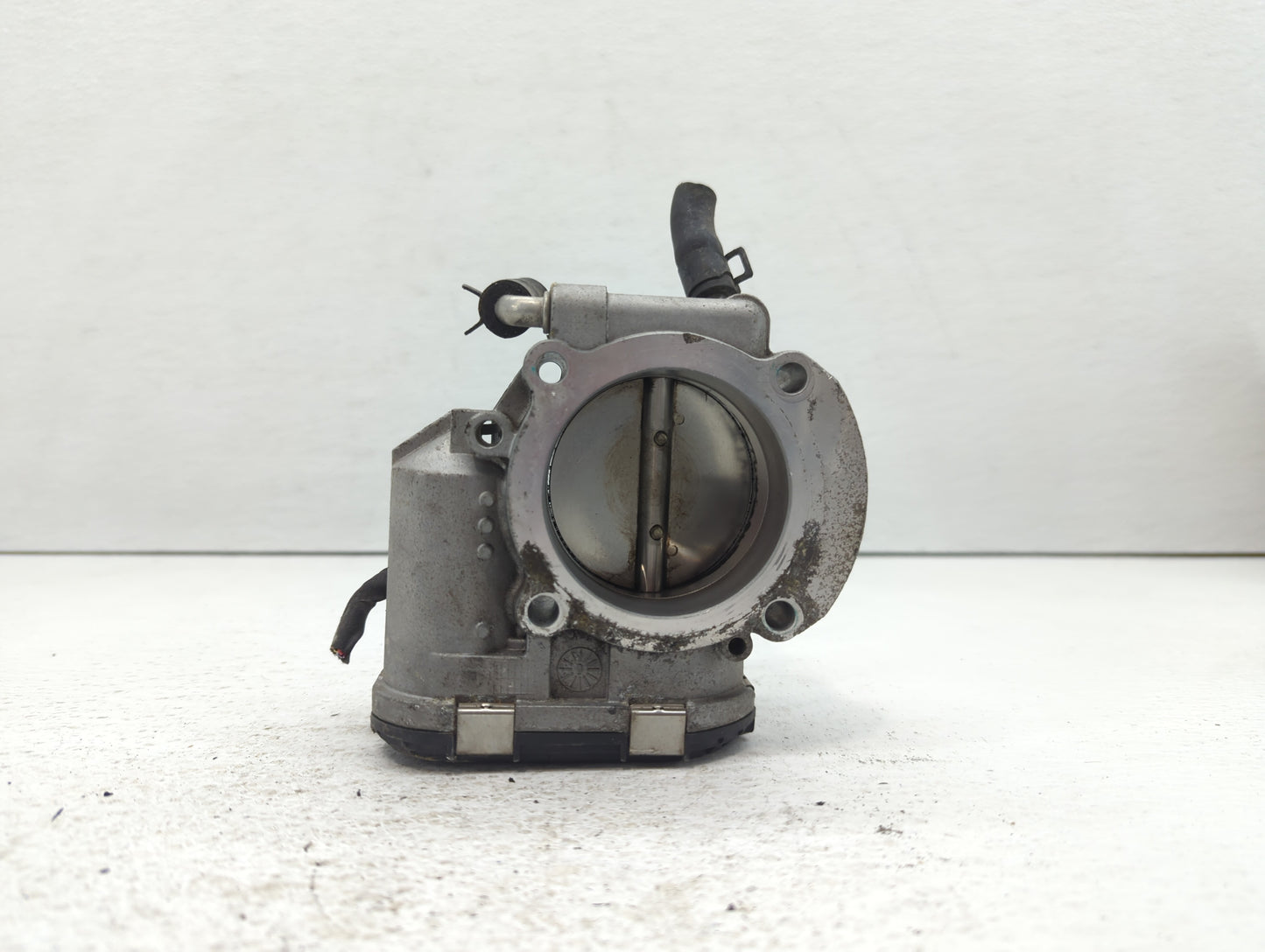 2011-2014 Hyundai Sonata Throttle Body P/N:35100-2G700 Fits Fits 2011 2012 2013 2014 2015 2016 OEM Used Auto Parts - Oemused