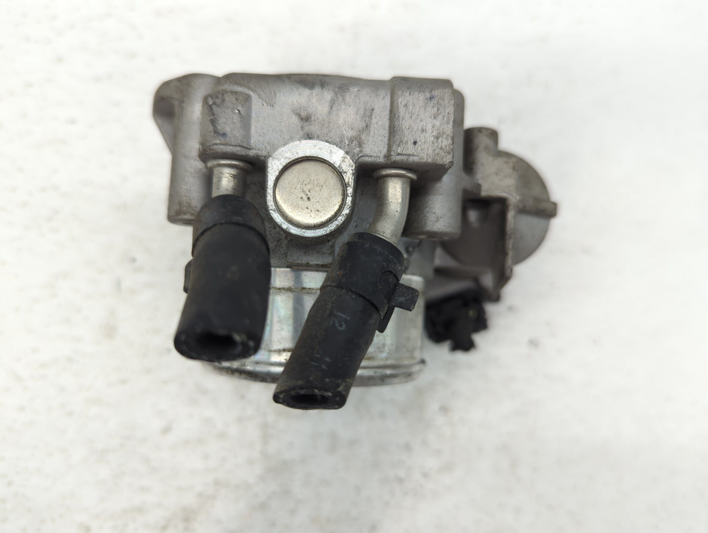 2011-2014 Hyundai Sonata Throttle Body P/N:35100-2G710 Fits Fits 2011 2012 2013 2014 2015 2016 OEM Used Auto Parts - Oemused