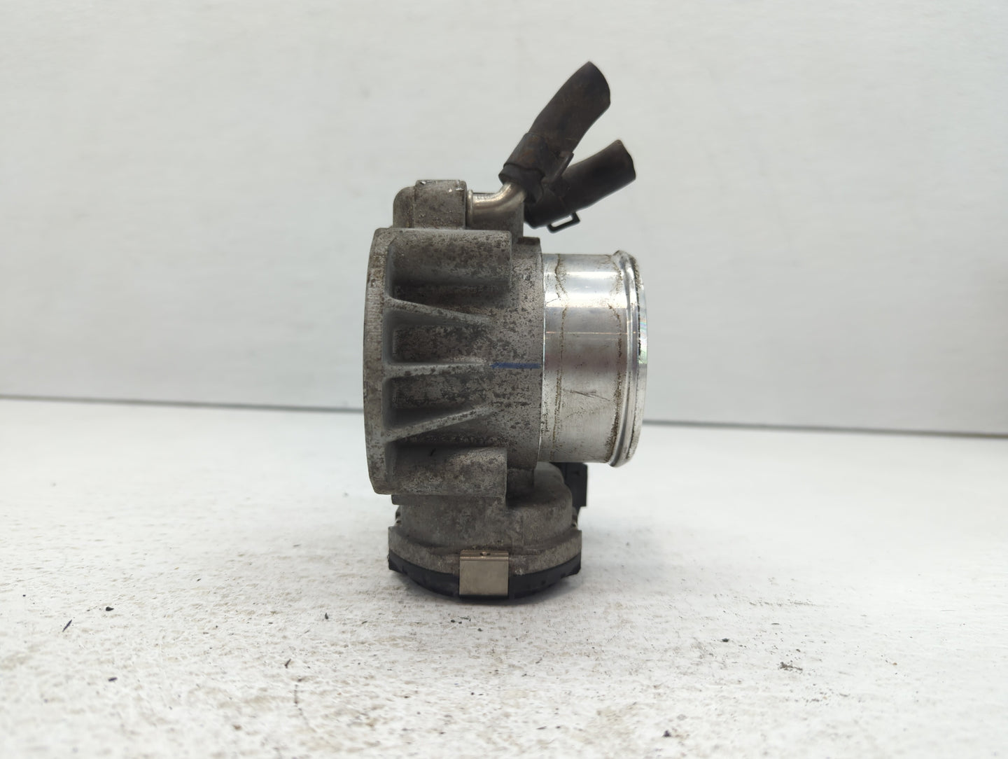 2011-2014 Hyundai Sonata Throttle Body P/N:35100-2G710 Fits Fits 2011 2012 2013 2014 2015 2016 OEM Used Auto Parts - Oemused