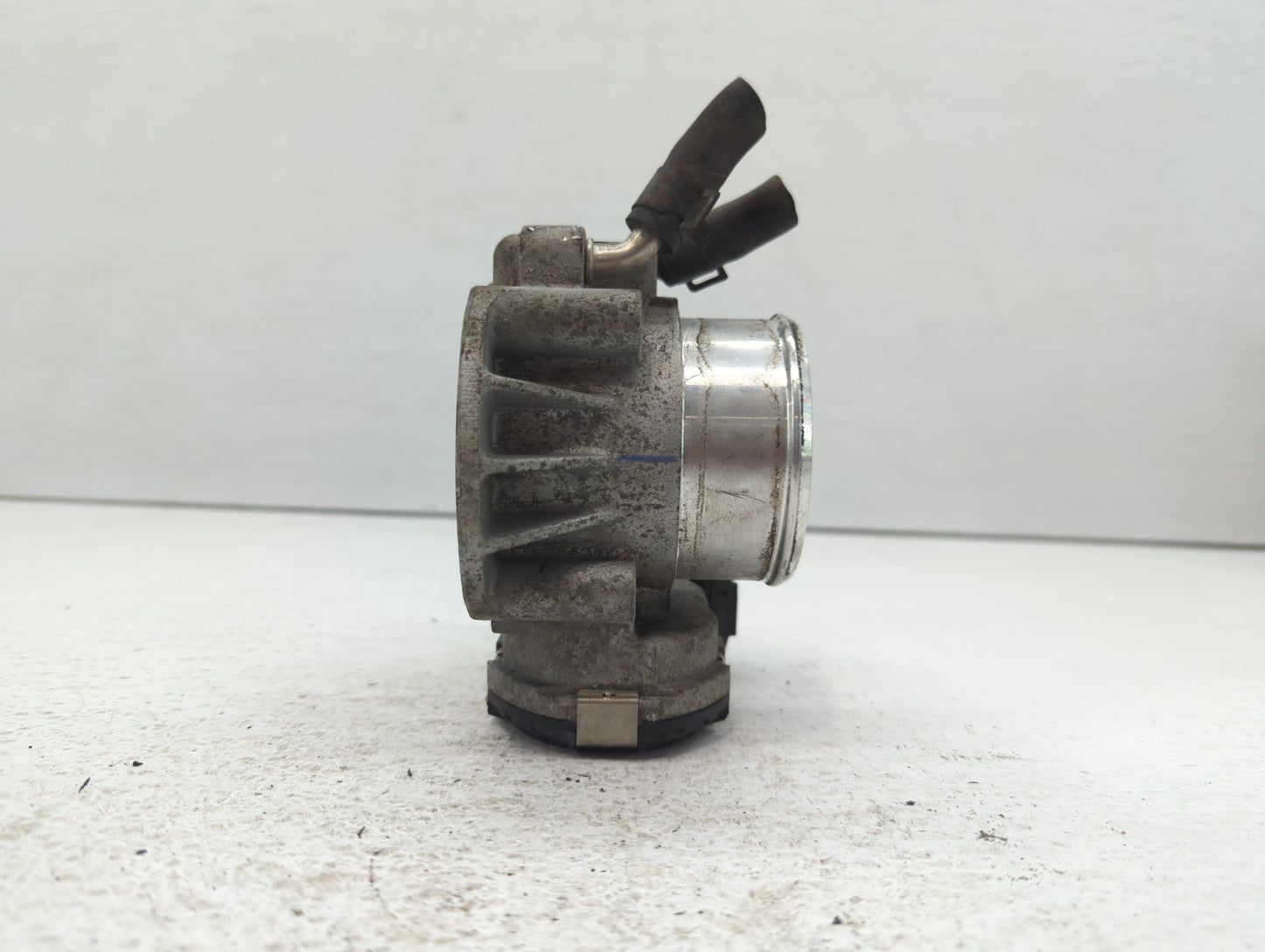 2011-2014 Hyundai Sonata Throttle Body P/N:35100-2G710 Fits Fits 2011 2012 2013 2014 2015 2016 OEM Used Auto Parts - Oemused