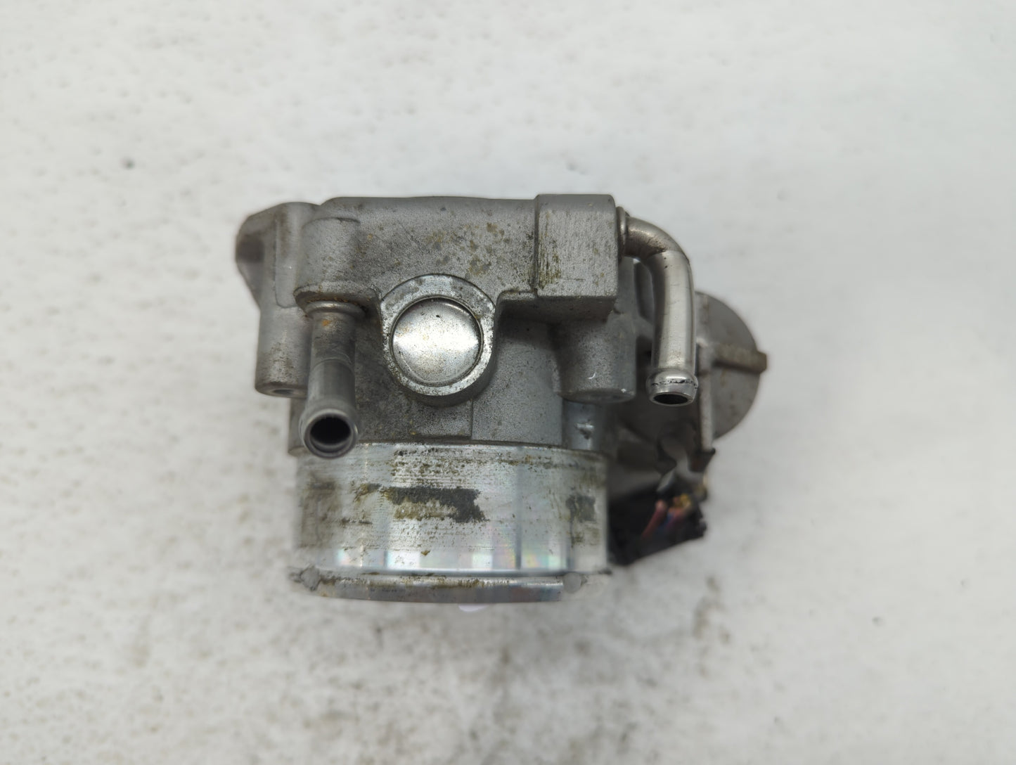 2011-2014 Hyundai Sonata Throttle Body P/N:35100-2G700 Fits Fits 2011 2012 2013 2014 2015 2016 OEM Used Auto Parts - Oemused
