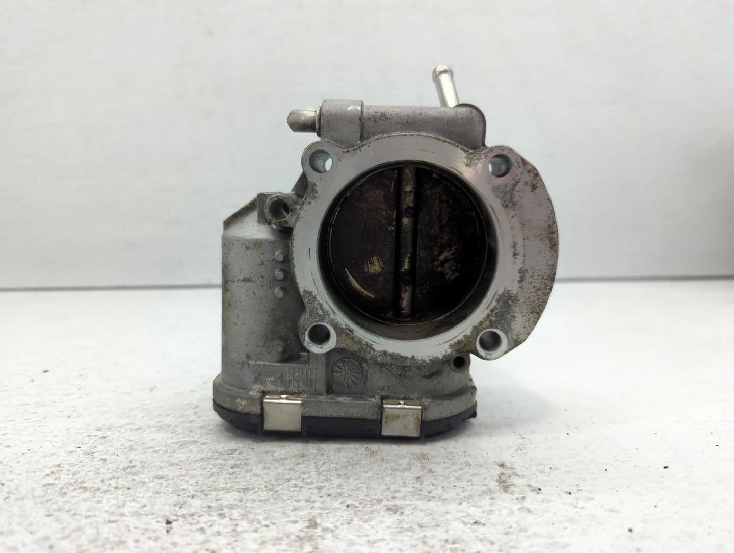 2011-2014 Hyundai Sonata Throttle Body P/N:35100-2G700 Fits Fits 2011 2012 2013 2014 2015 2016 OEM Used Auto Parts - Oemused