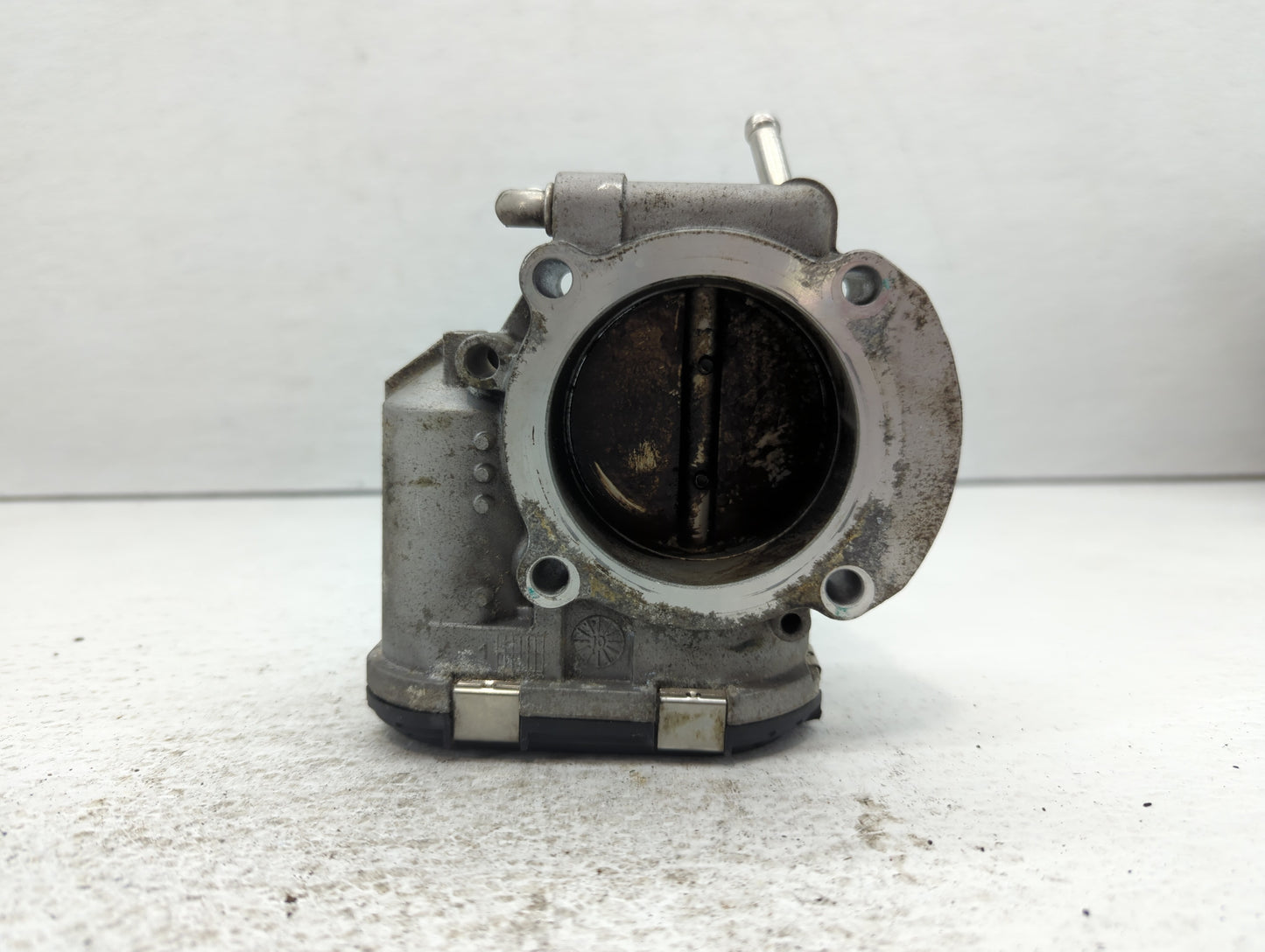2011-2014 Hyundai Sonata Throttle Body P/N:35100-2G700 Fits Fits 2011 2012 2013 2014 2015 2016 OEM Used Auto Parts - Oemused