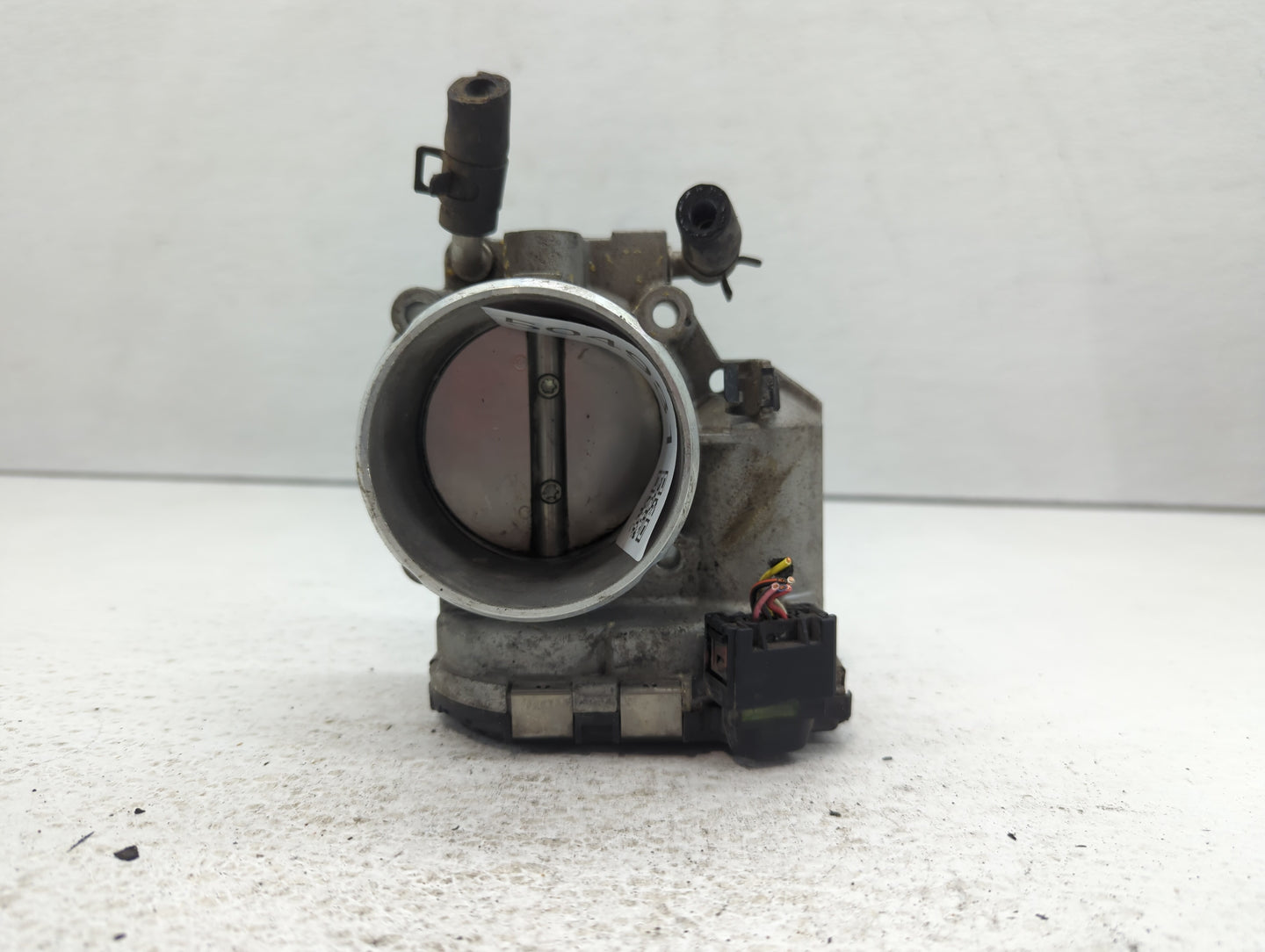 2011-2014 Hyundai Sonata Throttle Body P/N:35100-2G700 Fits Fits 2011 2012 2013 2014 2015 2016 OEM Used Auto Parts - Oemused