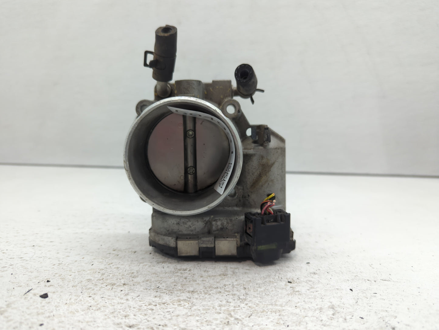 2011-2014 Hyundai Sonata Throttle Body P/N:35100-2G700 Fits Fits 2011 2012 2013 2014 2015 2016 OEM Used Auto Parts - Oemused