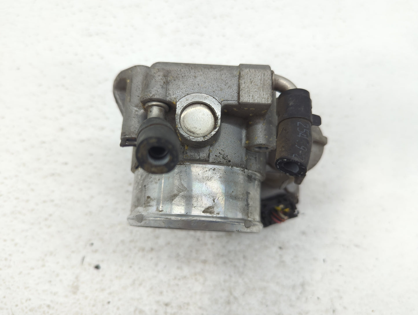 2011-2014 Hyundai Sonata Throttle Body P/N:35100-2G700 Fits Fits 2011 2012 2013 2014 2015 2016 OEM Used Auto Parts - Oemused