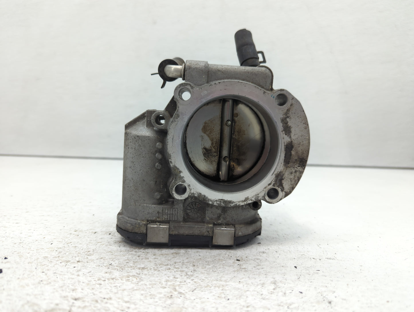 2011-2014 Hyundai Sonata Throttle Body P/N:35100-2G700 Fits Fits 2011 2012 2013 2014 2015 2016 OEM Used Auto Parts - Oemused