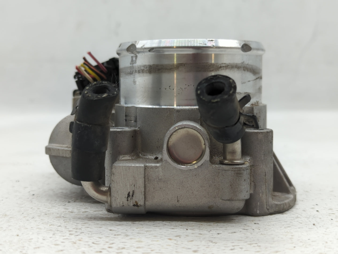 2011-2014 Hyundai Sonata Throttle Body P/N:35100-2G700 Fits Fits 2011 2012 2013 2014 2015 2016 OEM Used Auto Parts - Oemused