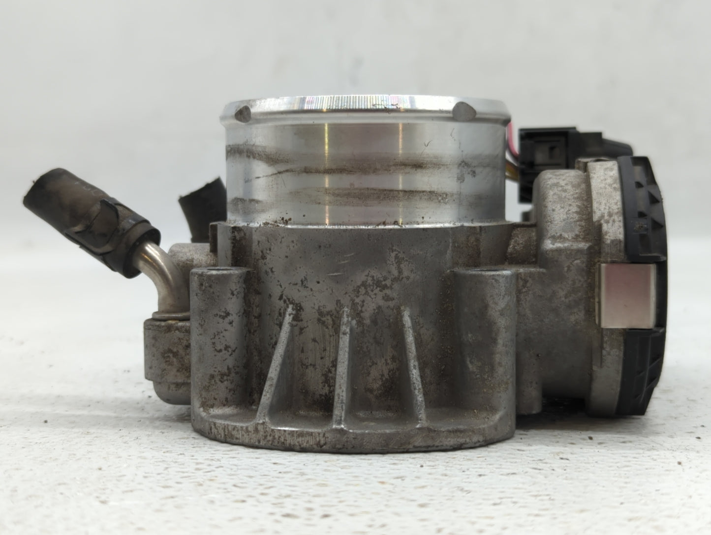 2011-2014 Hyundai Sonata Throttle Body P/N:35100-2G700 Fits Fits 2011 2012 2013 2014 2015 2016 OEM Used Auto Parts - Oemused