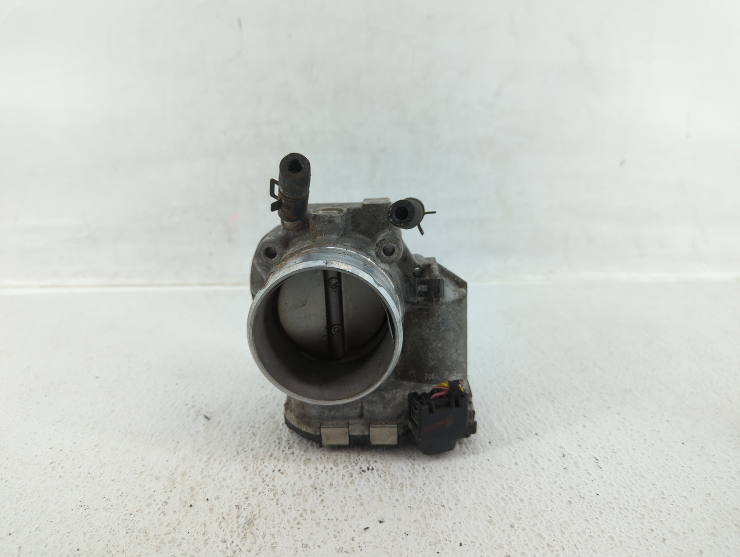 2011-2014 Hyundai Sonata Throttle Body P/N:35100-2G700 Fits Fits 2011 2012 2013 2014 2015 2016 OEM Used Auto Parts - Oemused