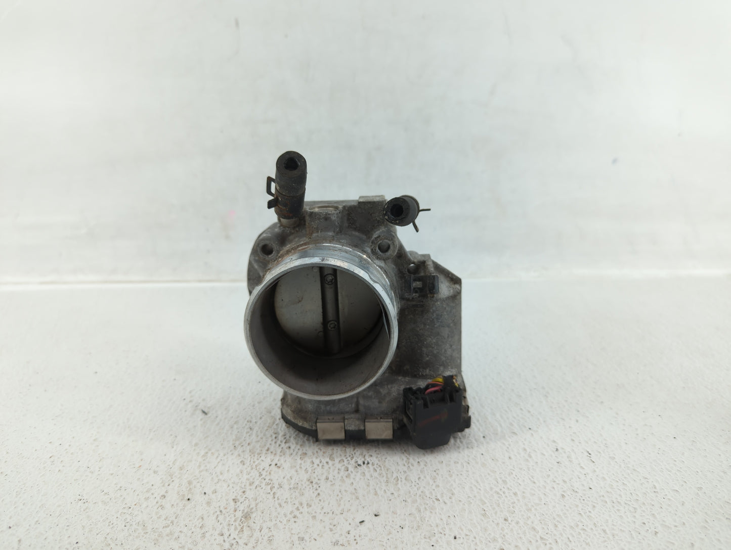 2011-2014 Hyundai Sonata Throttle Body P/N:35100-2G700 Fits Fits 2011 2012 2013 2014 2015 2016 OEM Used Auto Parts - Oemused