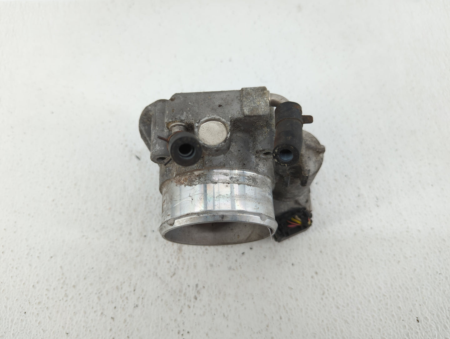 2011-2014 Hyundai Sonata Throttle Body P/N:35100-2G700 Fits Fits 2011 2012 2013 2014 2015 2016 OEM Used Auto Parts - Oemused