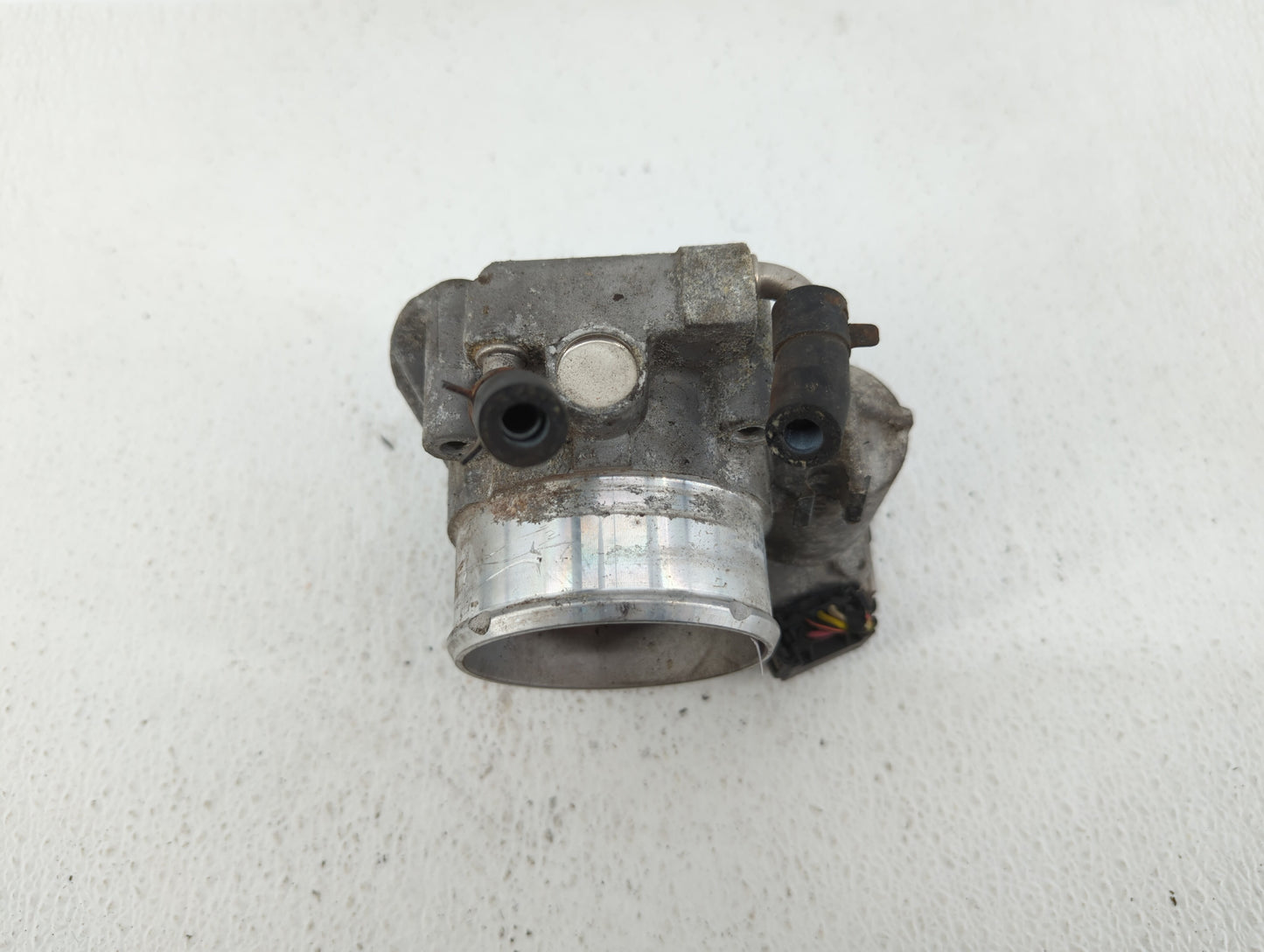 2011-2014 Hyundai Sonata Throttle Body P/N:35100-2G700 Fits Fits 2011 2012 2013 2014 2015 2016 OEM Used Auto Parts - Oemused