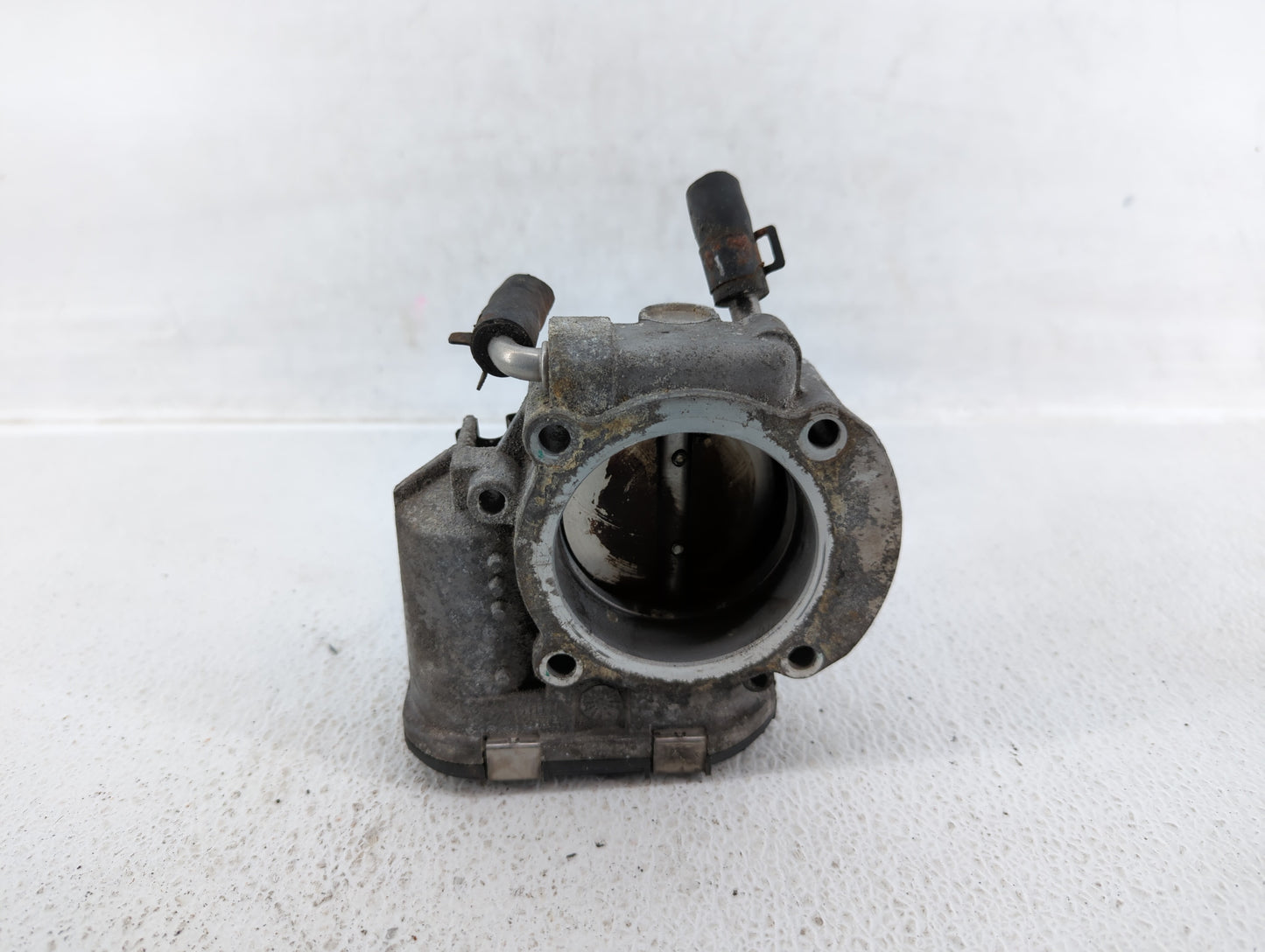2011-2014 Hyundai Sonata Throttle Body P/N:35100-2G700 Fits Fits 2011 2012 2013 2014 2015 2016 OEM Used Auto Parts - Oemused
