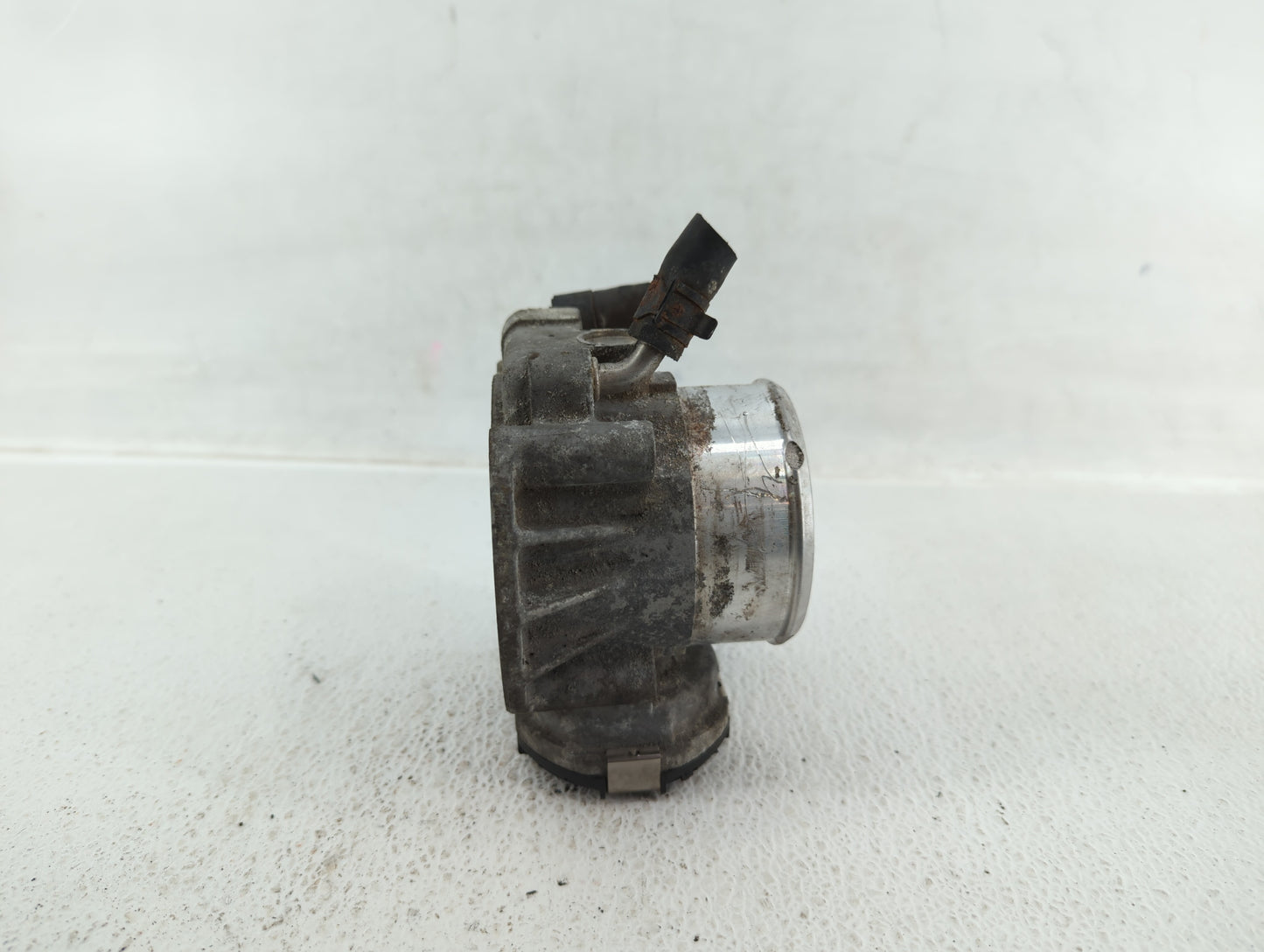 2011-2014 Hyundai Sonata Throttle Body P/N:35100-2G700 Fits Fits 2011 2012 2013 2014 2015 2016 OEM Used Auto Parts - Oemused
