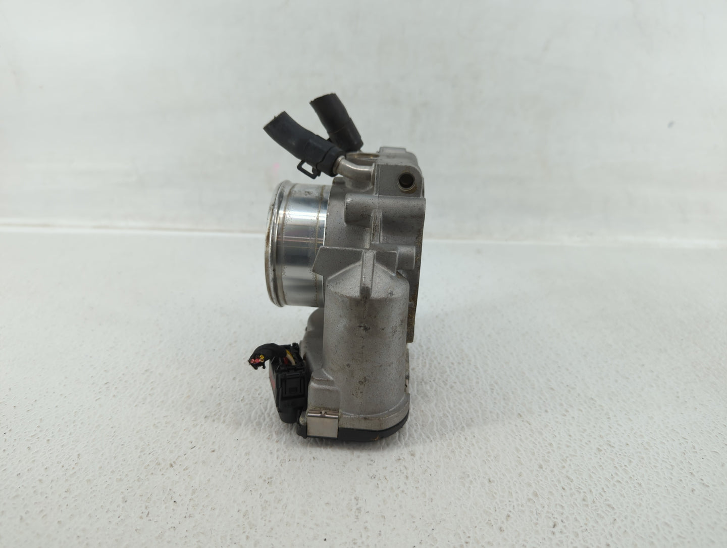 2011-2014 Hyundai Sonata Throttle Body P/N:35100-2G710 Fits Fits 2011 2012 2013 2014 2015 2016 OEM Used Auto Parts - Oemused