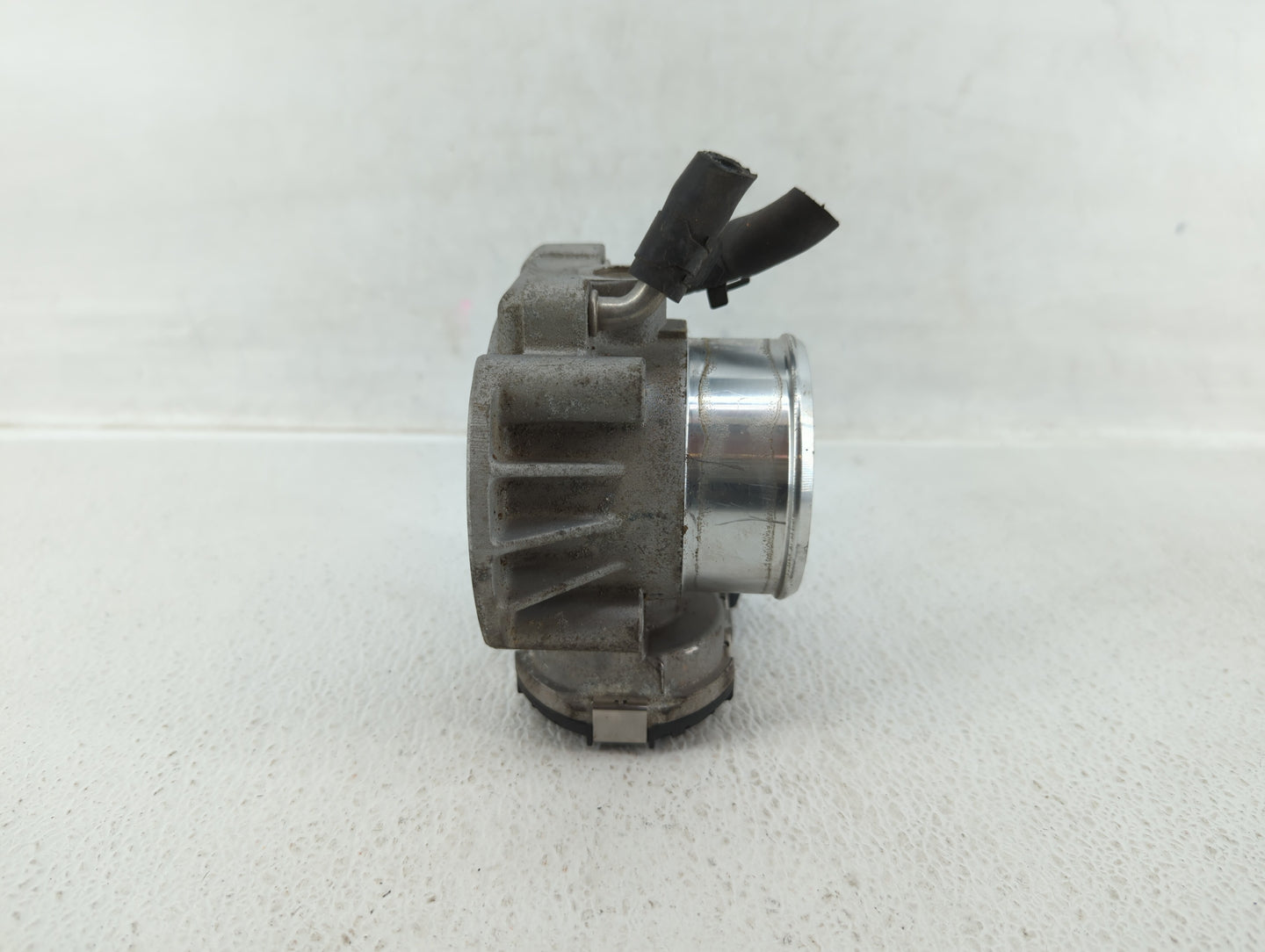 2011-2014 Hyundai Sonata Throttle Body P/N:35100-2G710 Fits Fits 2011 2012 2013 2014 2015 2016 OEM Used Auto Parts - Oemused