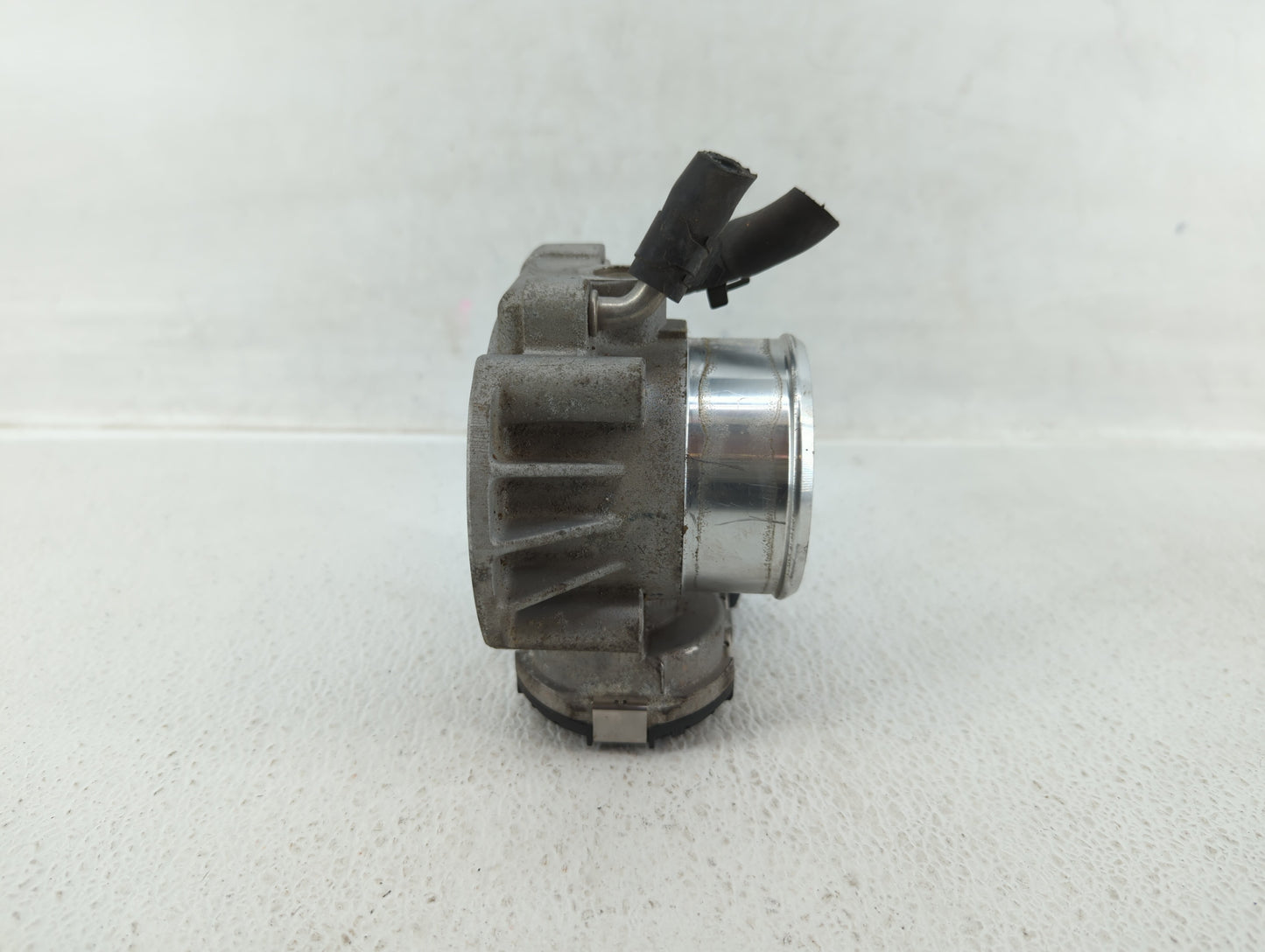 2011-2014 Hyundai Sonata Throttle Body P/N:35100-2G710 Fits Fits 2011 2012 2013 2014 2015 2016 OEM Used Auto Parts - Oemused