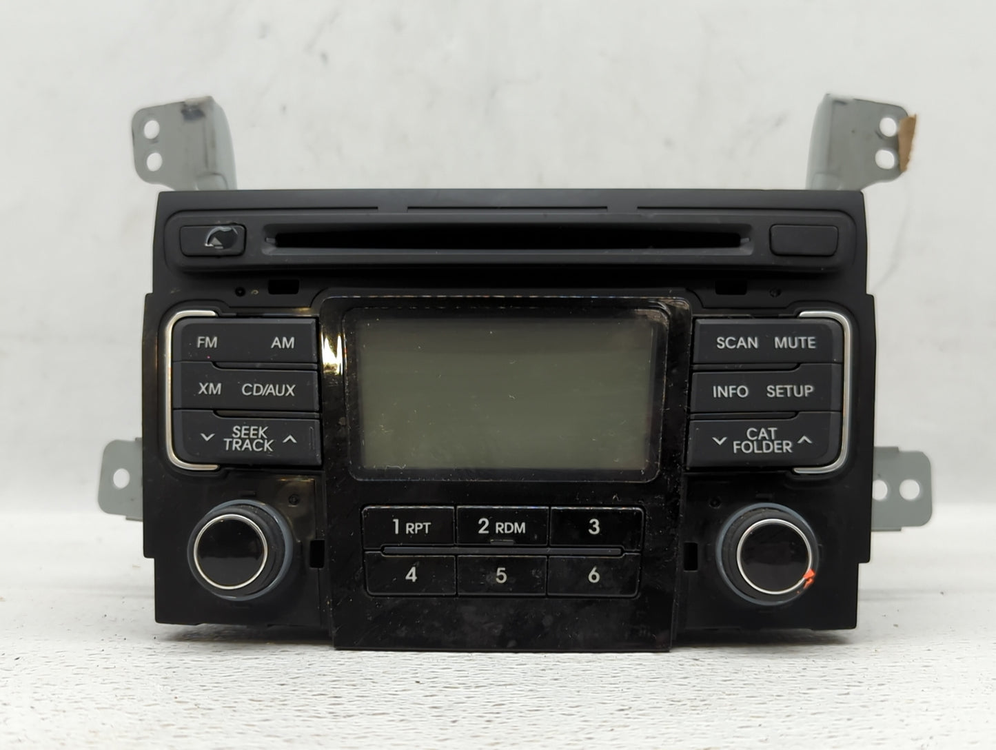 2011-2011 Hyundai Sonata Am Fm Cd Player Radio Receiver - Oemusedautoparts1.com