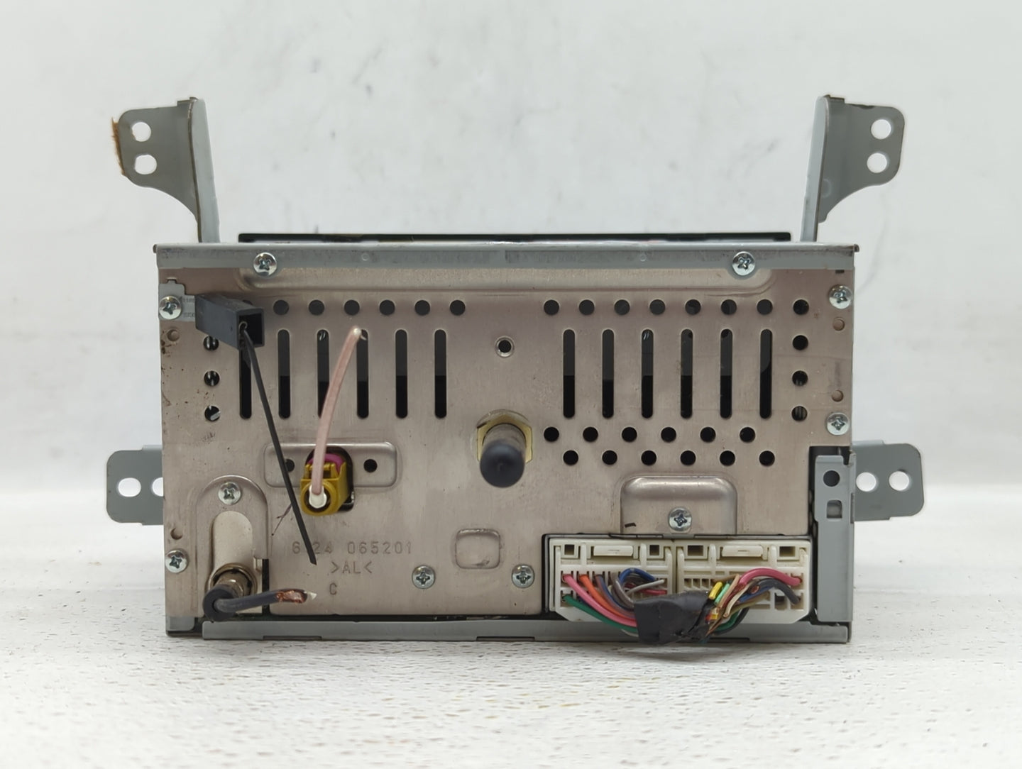 2011-2011 Hyundai Sonata Am Fm Cd Player Radio Receiver - Oemusedautoparts1.com